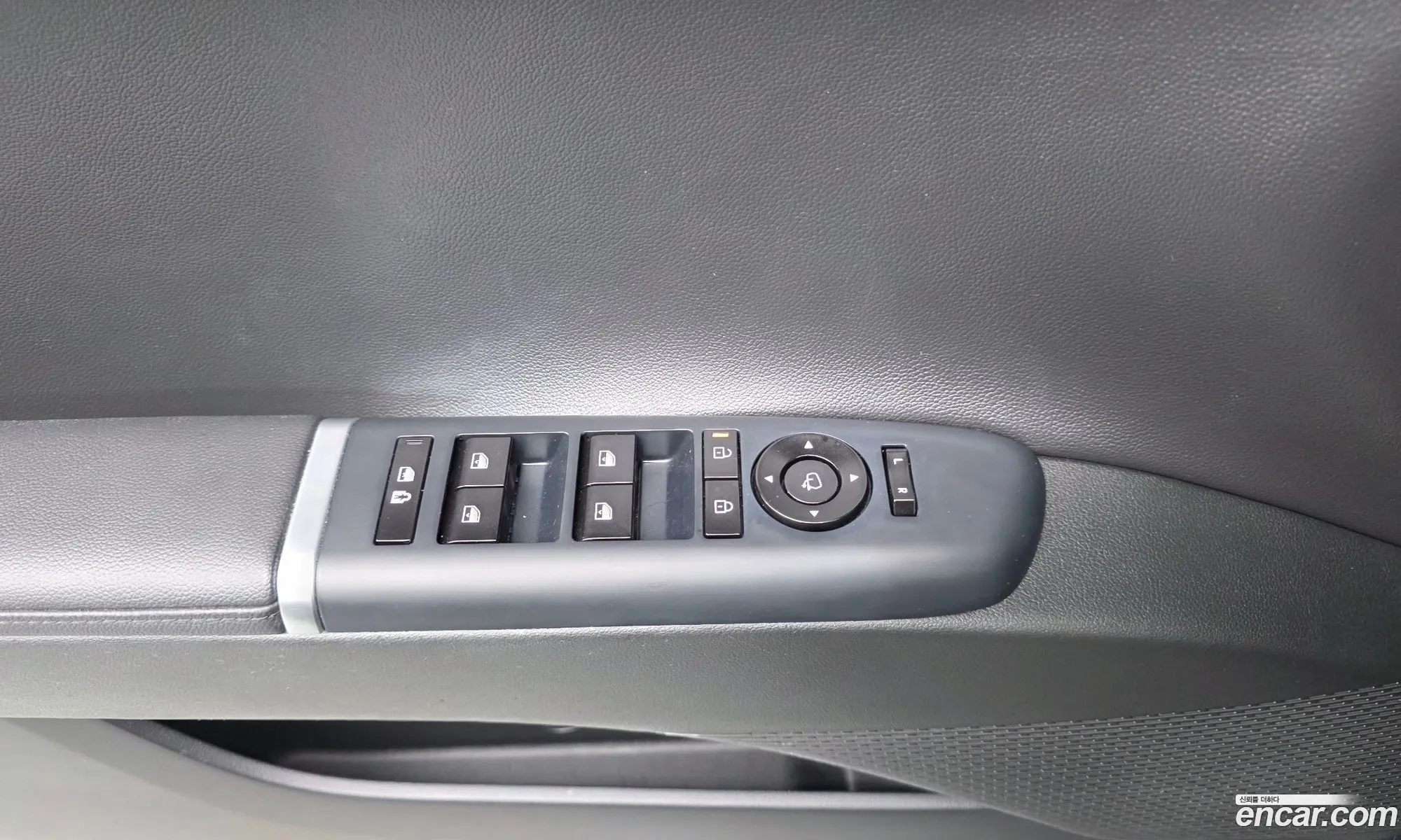 Hyundai Grandeur Hybrid 2023 — 28