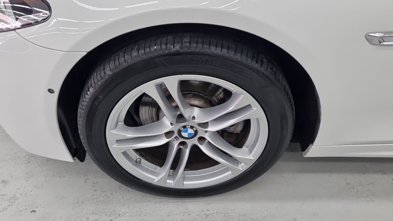 BMW 5 Series 2015 — 16