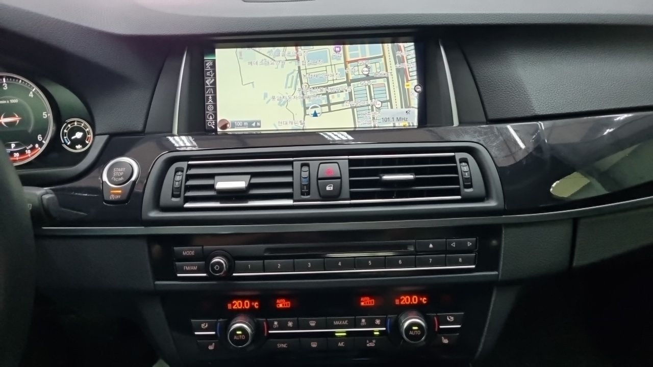 BMW 5 Series 2015 — 11