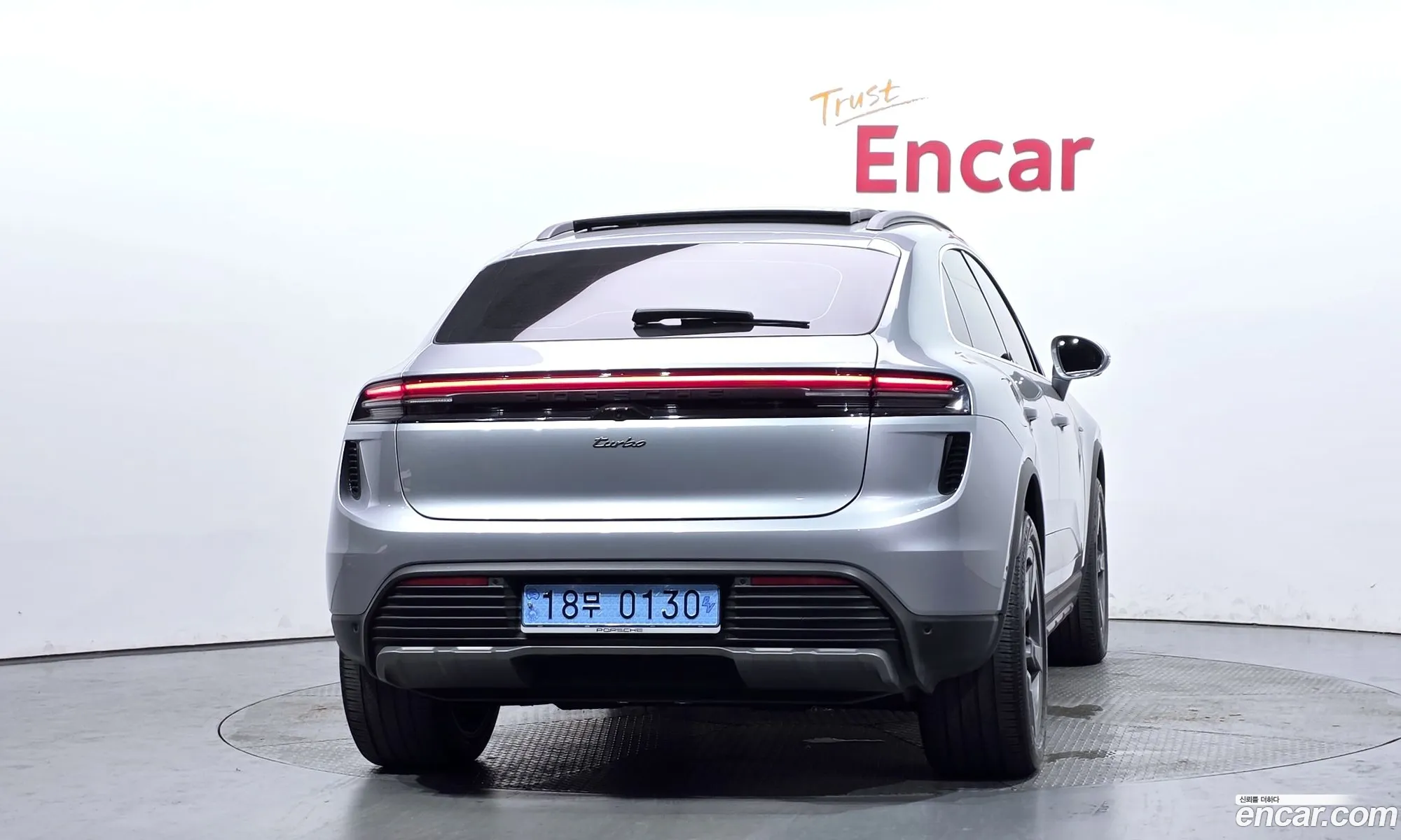 Porsche Macan EV