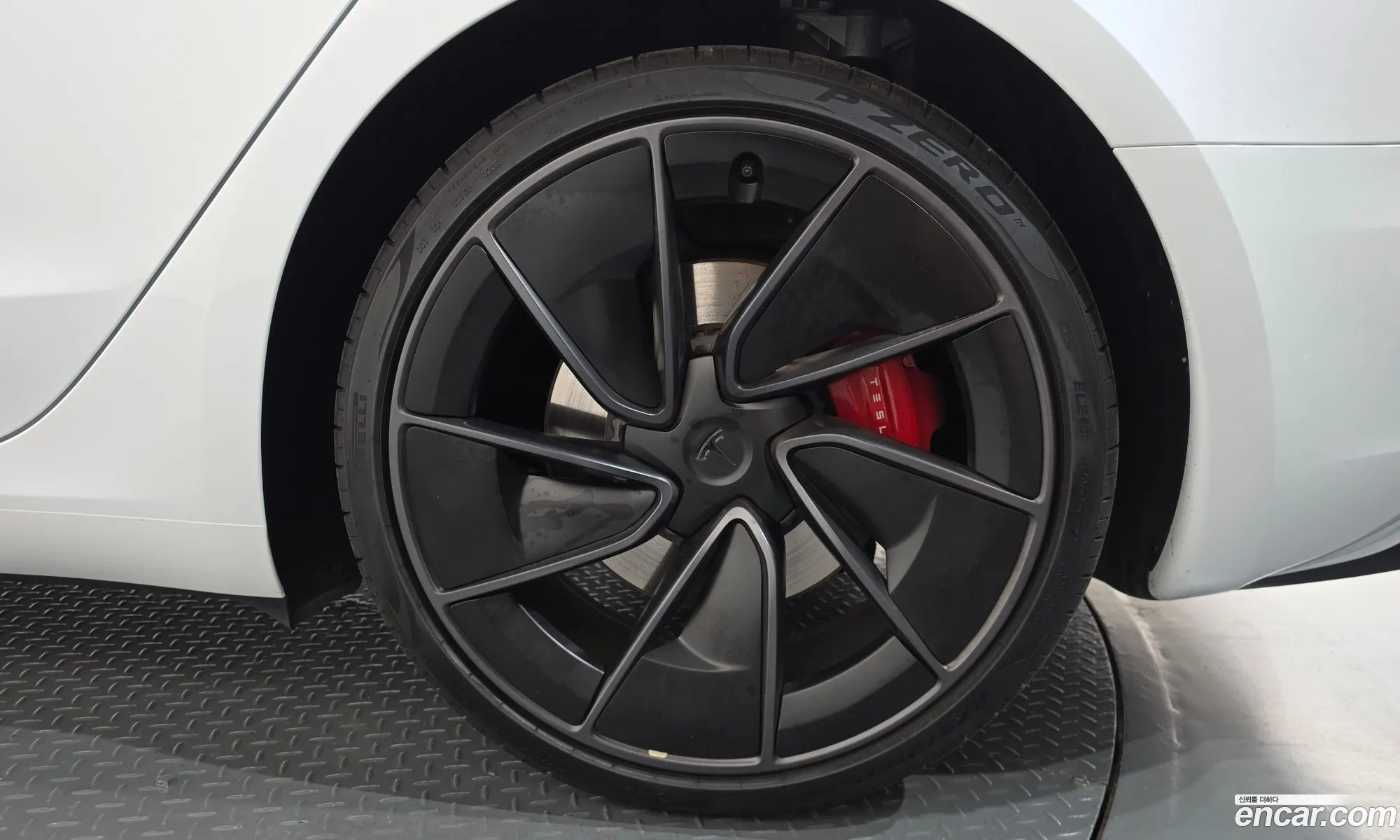 Tesla Model 3 2026 — 34