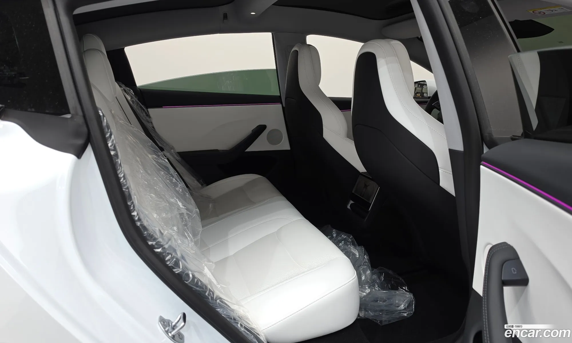 Tesla Model 3 2026 — 36