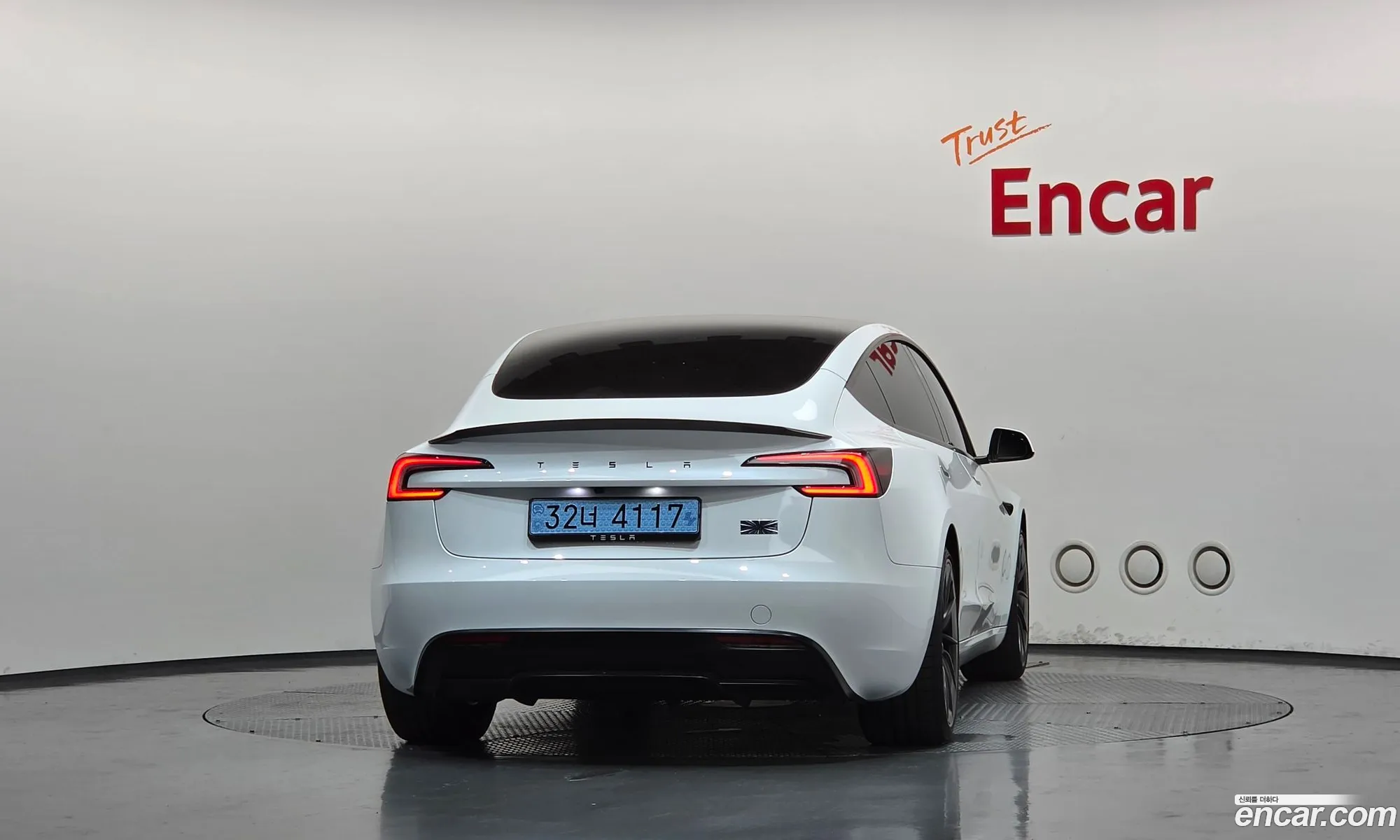 Tesla Model 3 2026 — 25