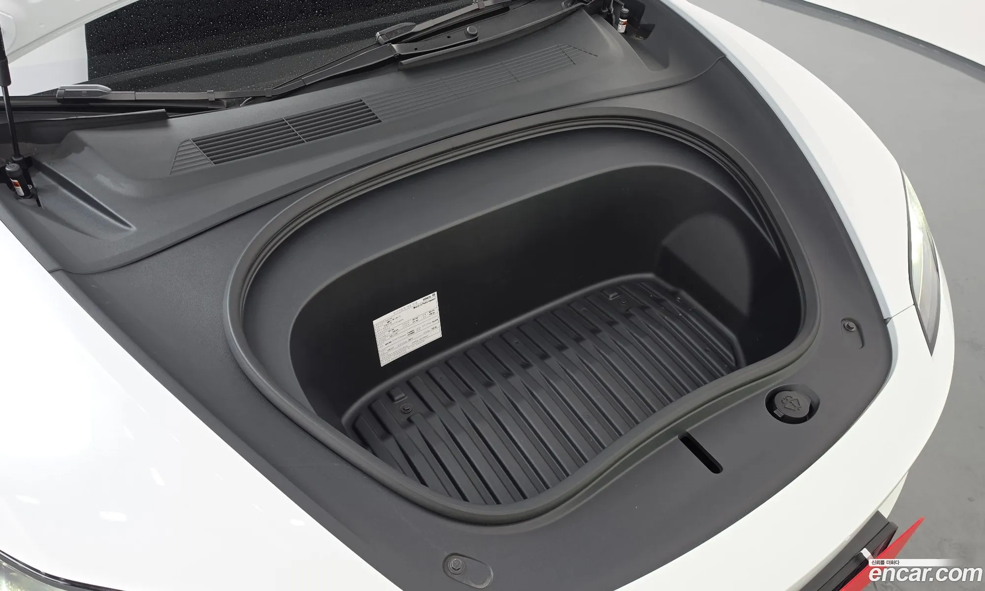 Tesla Model 3 2026 — 24