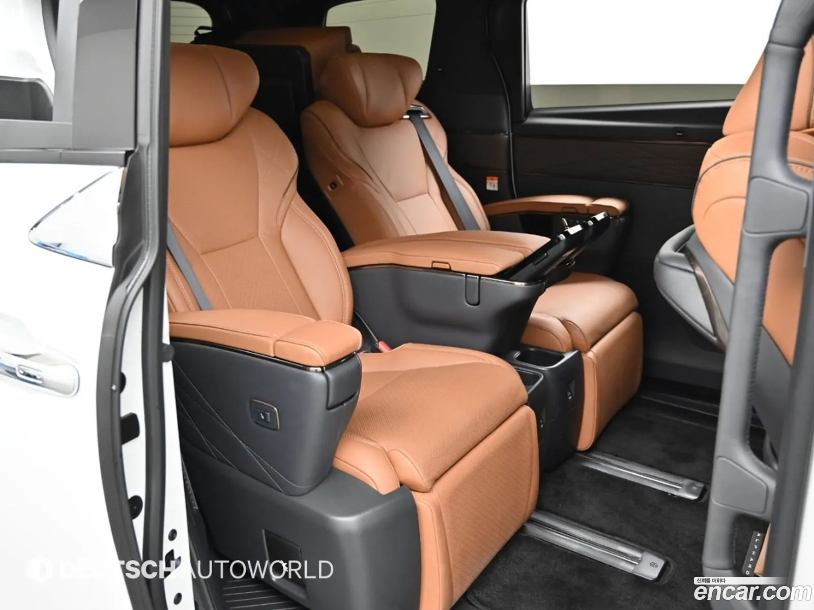 Toyota Alphard 2024 — 17