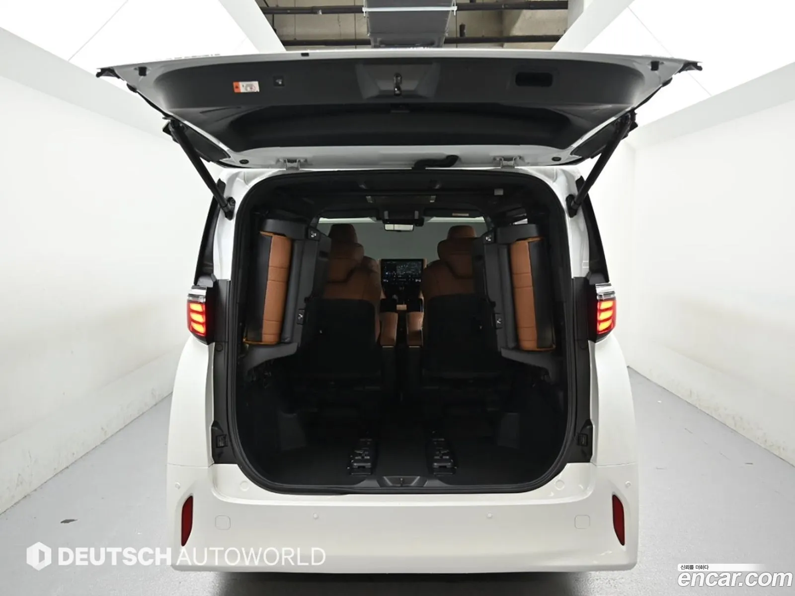Toyota Alphard 2024 — 16