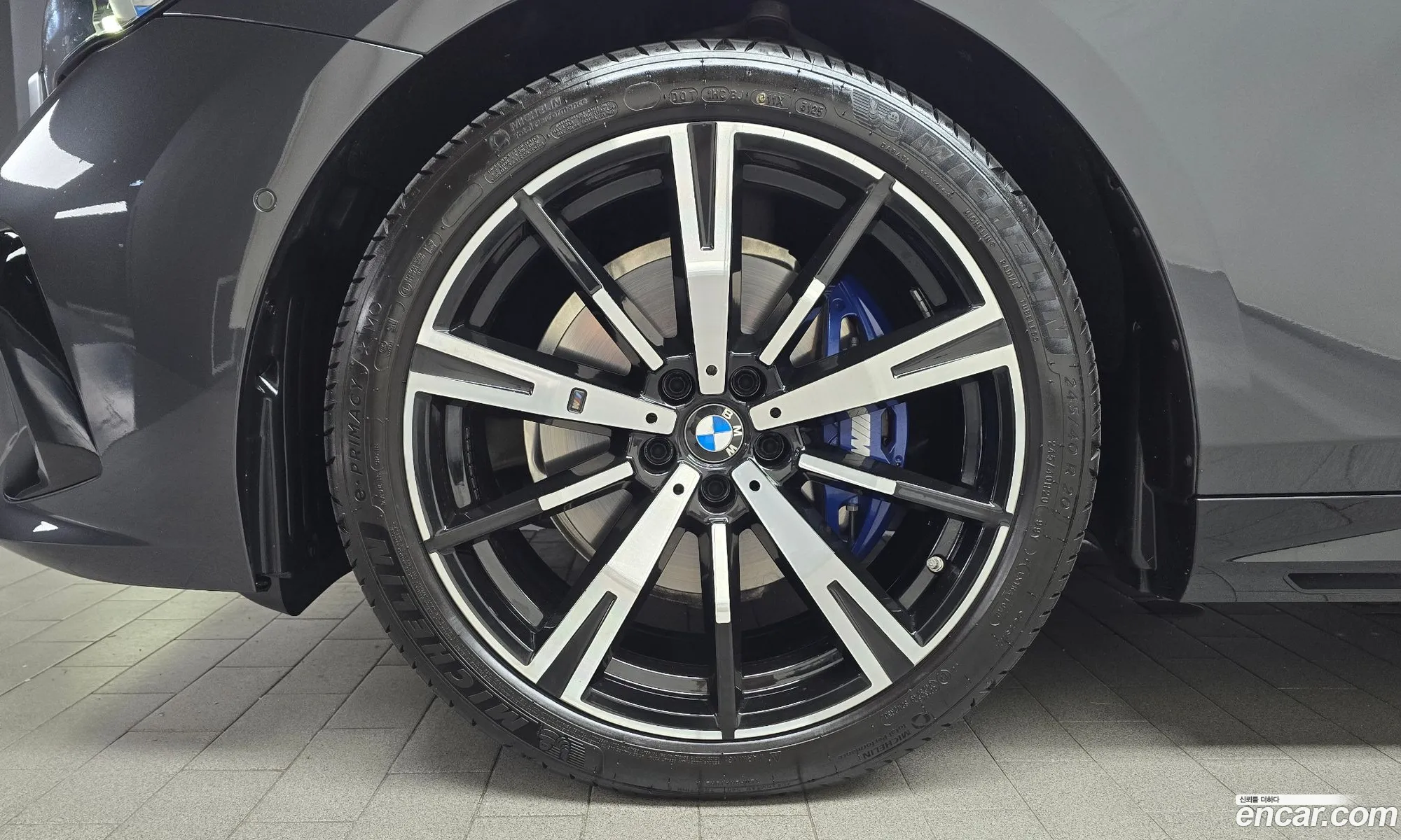 BMW 5 Series 2025 — 17
