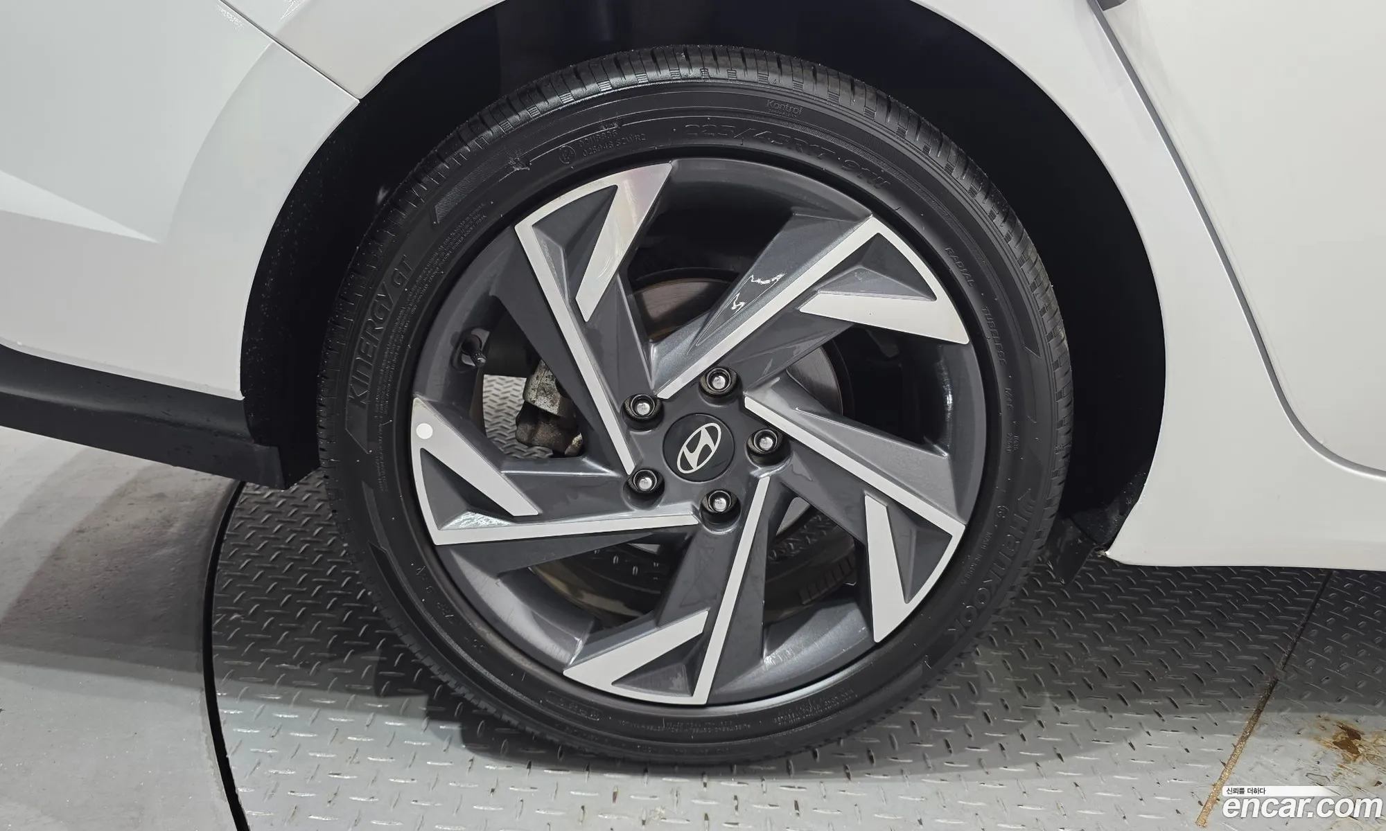 Hyundai Elantra 2025 — 19