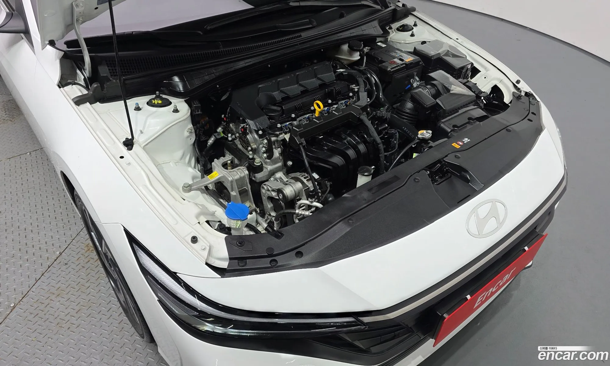 Hyundai Elantra 2025 — 5