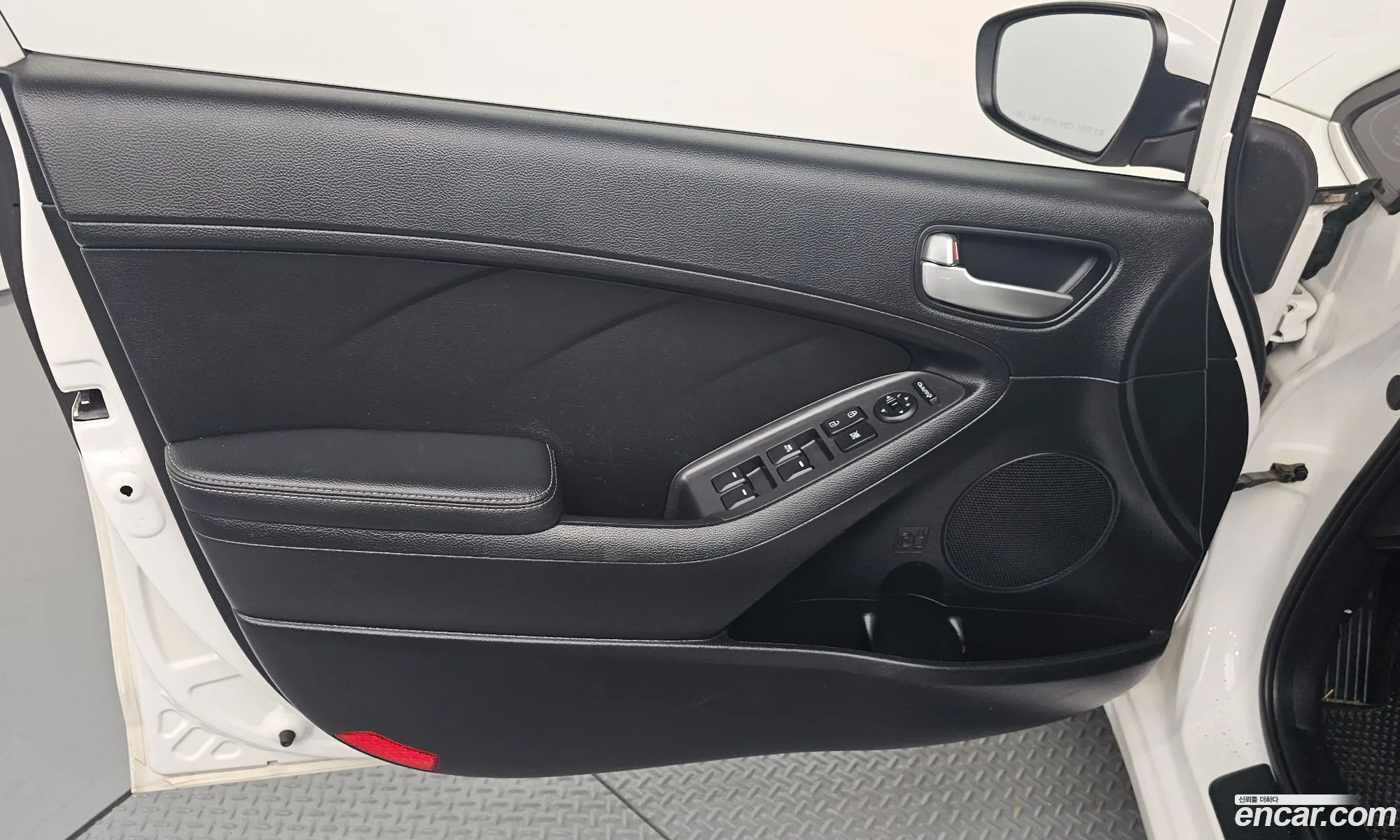 Kia K3 2015 — 8