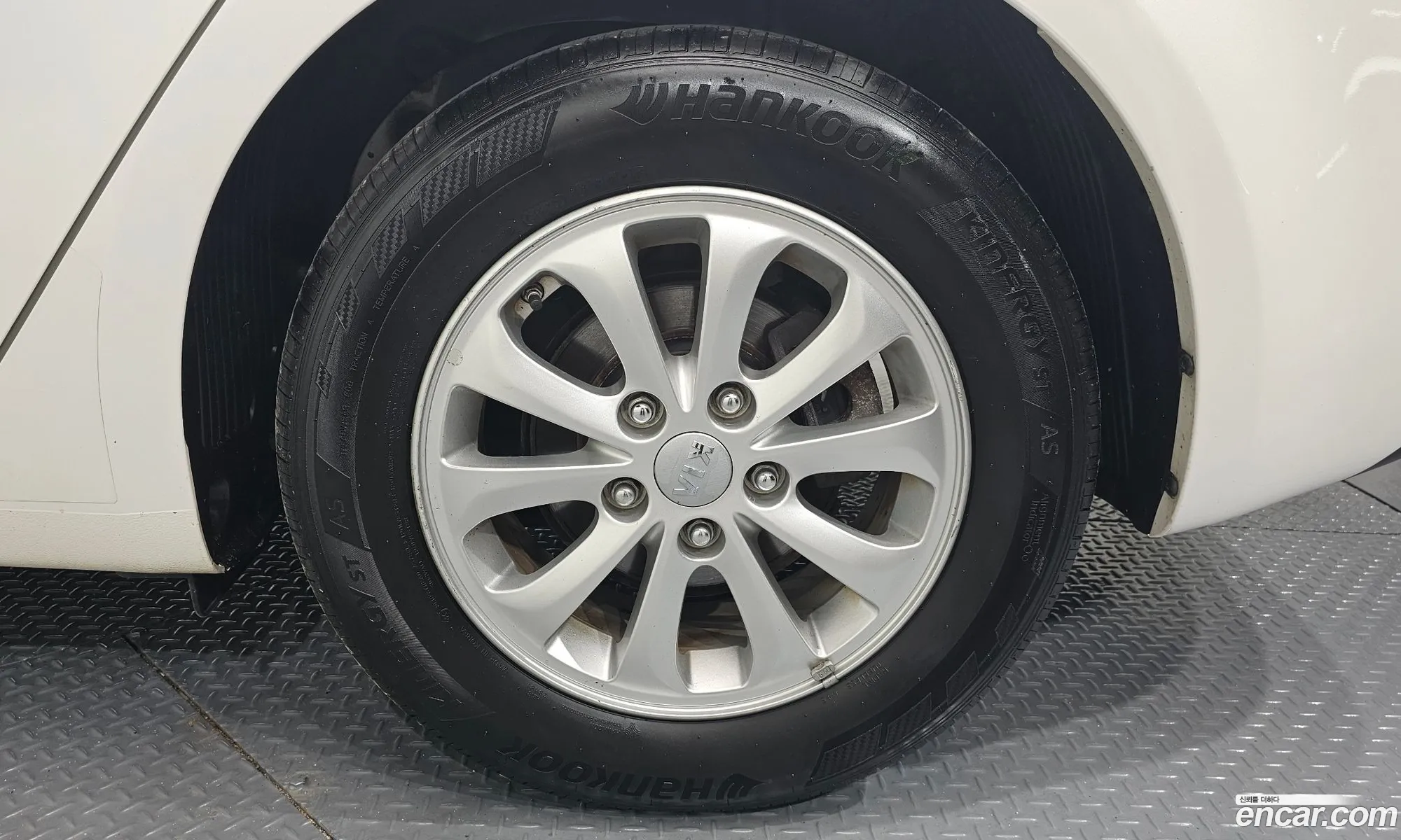 Kia K3 2015 — 24