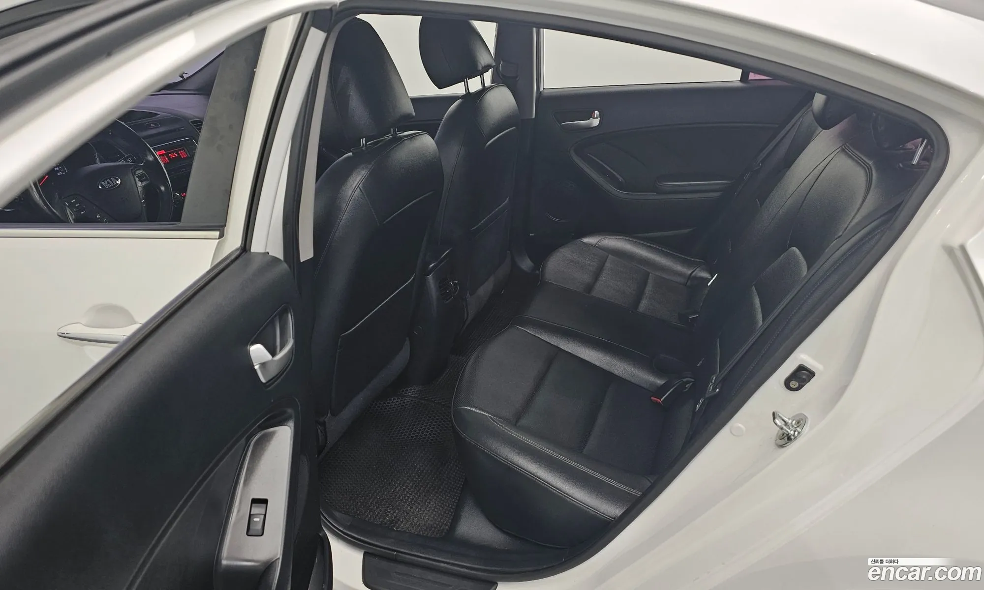 Kia K3 2015 — 23
