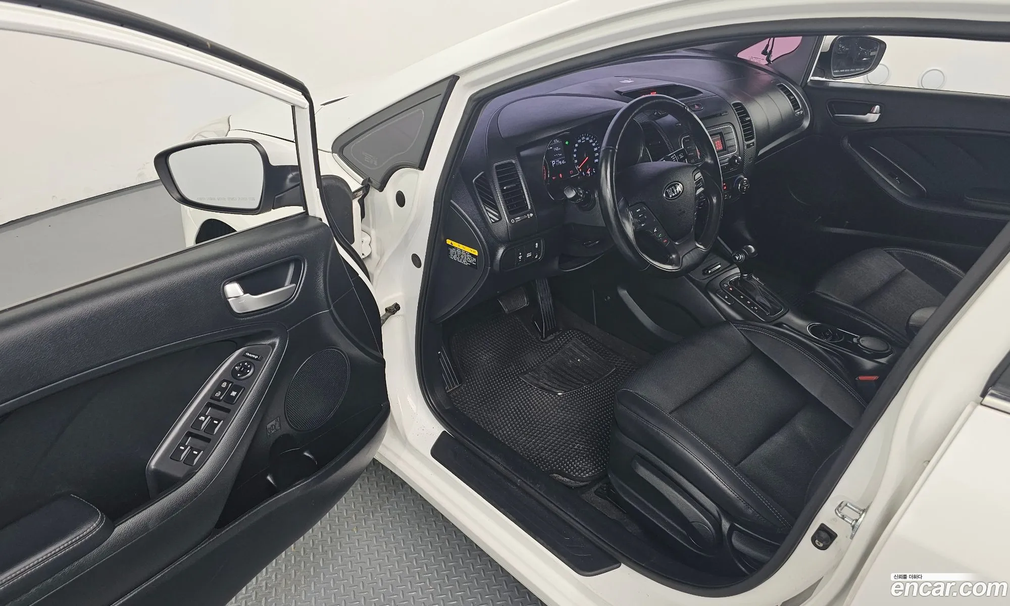 Kia K3 2015 — 16