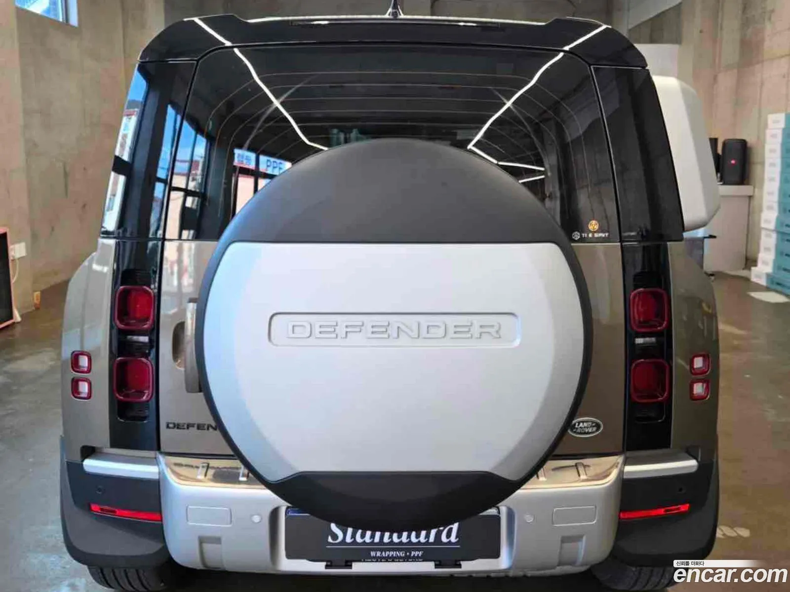 Land Rover Defender 2023 — 4