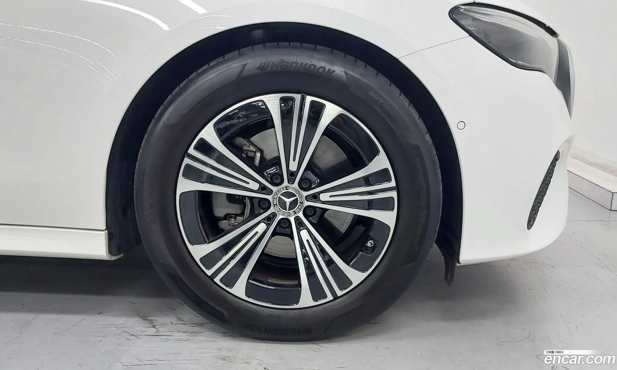Mercedes-Benz E-Class W214 2025 — 18