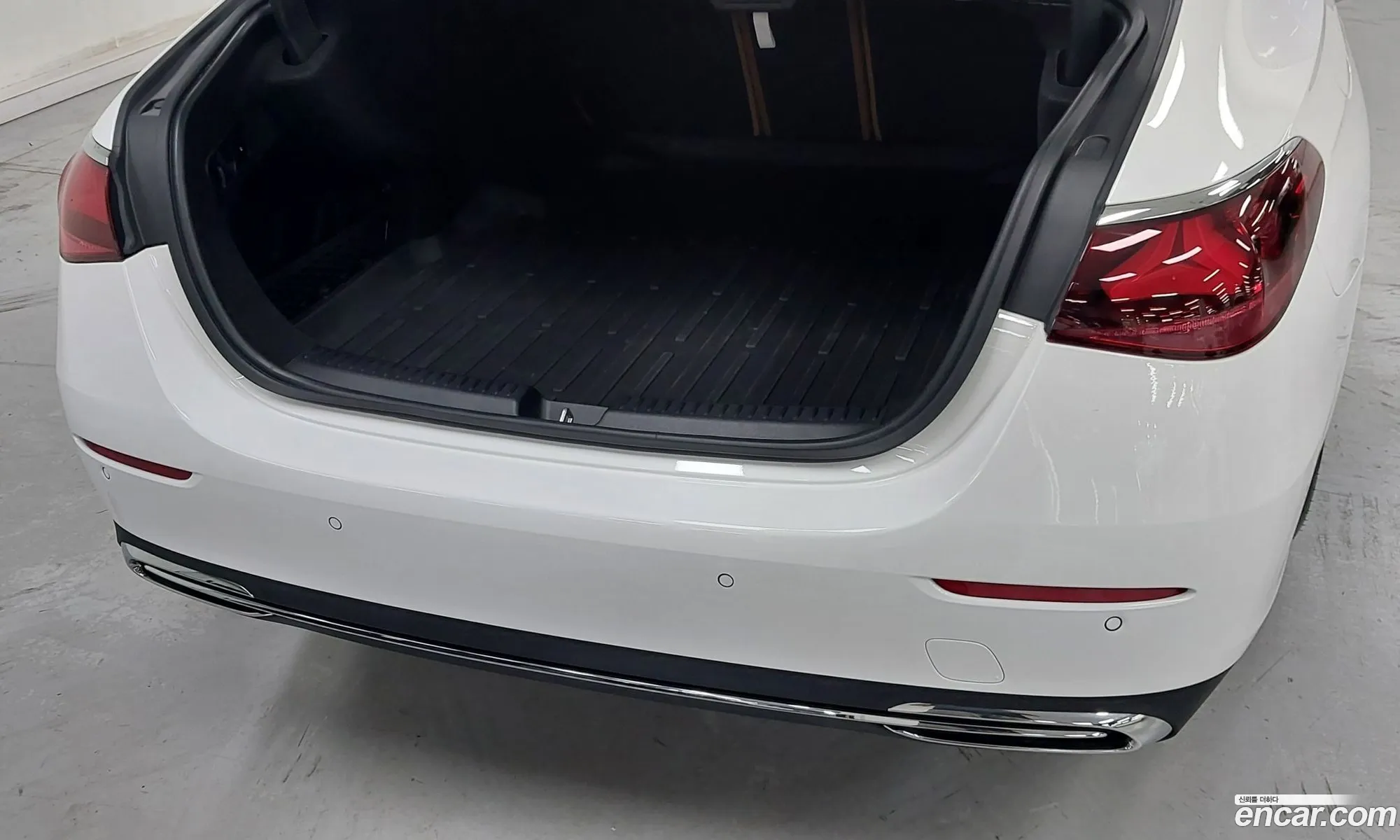 Mercedes-Benz E-Class W214 2025 — 3