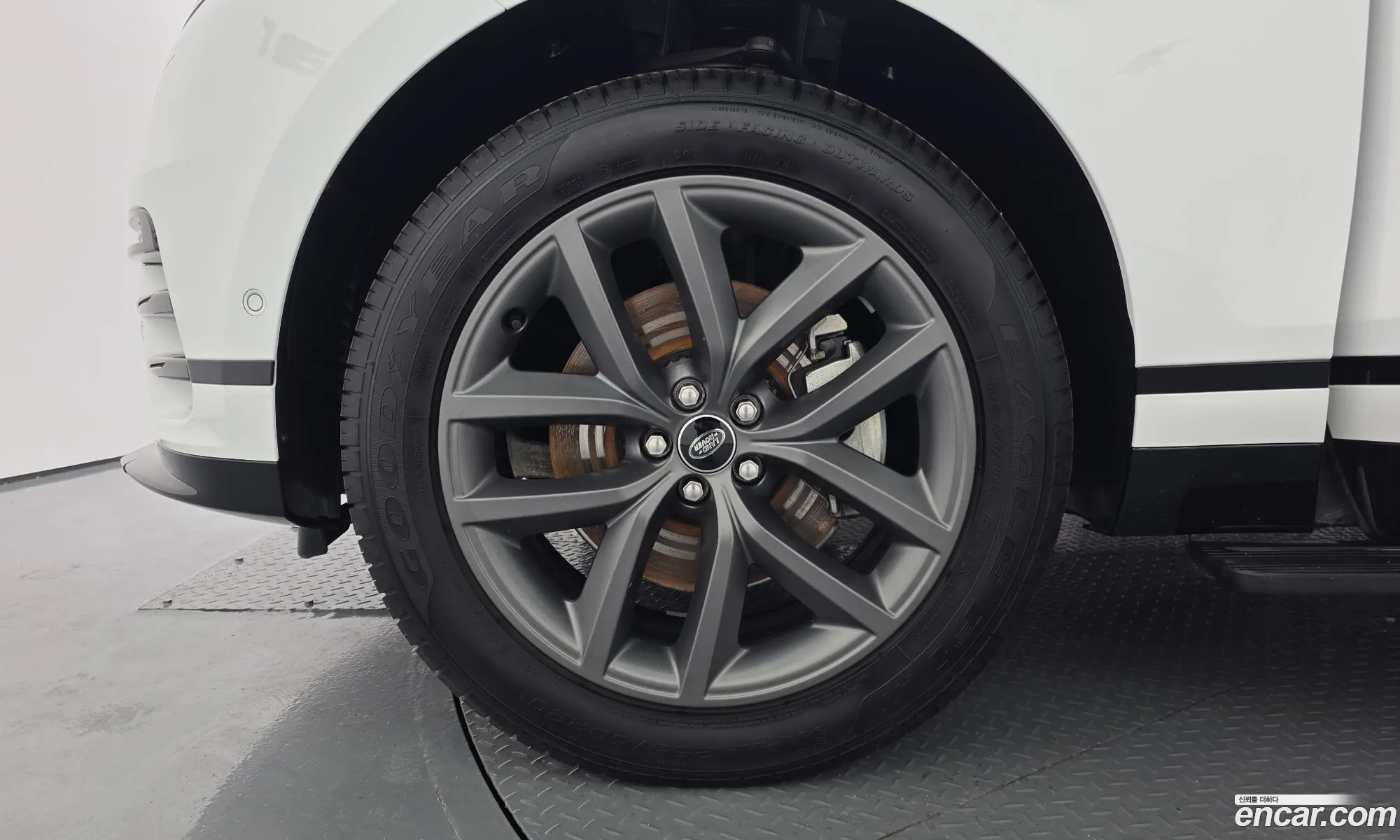 Land Rover Range Rover Velar 2025 SALYA2BX9TA822549 — 17