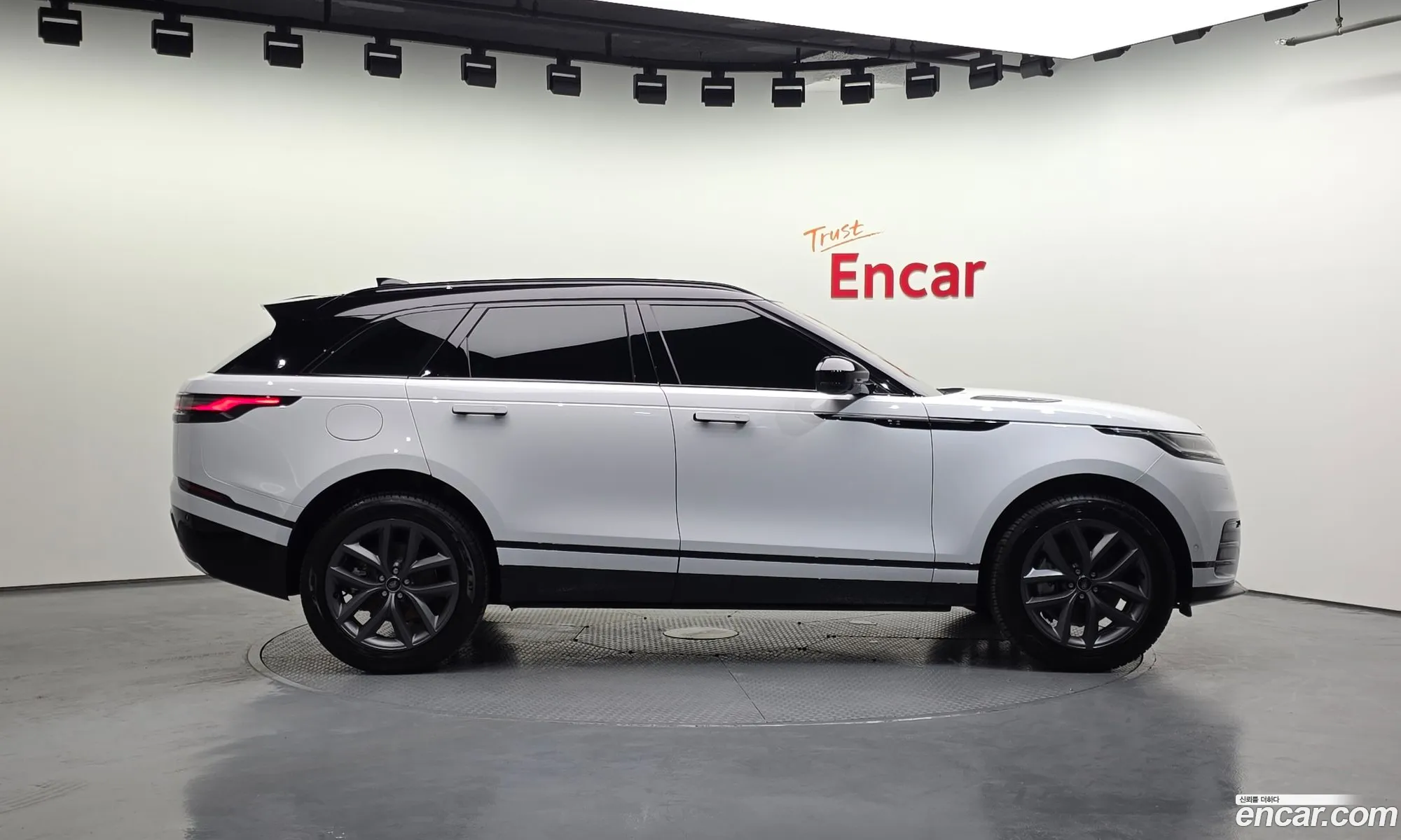 Land Rover Range Rover Velar 2025 SALYA2BX9TA822549 — 12