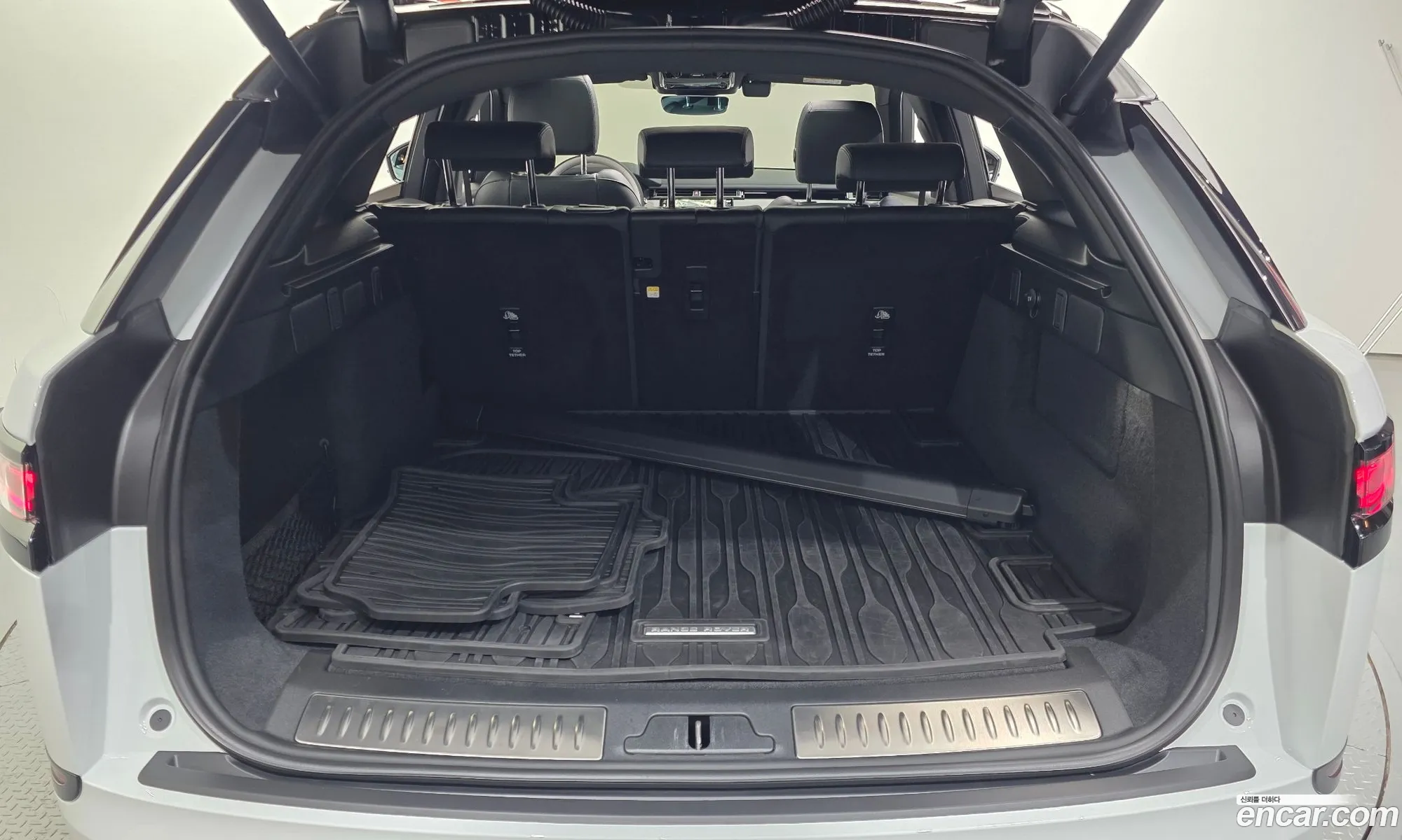 Land Rover Range Rover Velar 2025 SALYA2BX9TA822549 — 13