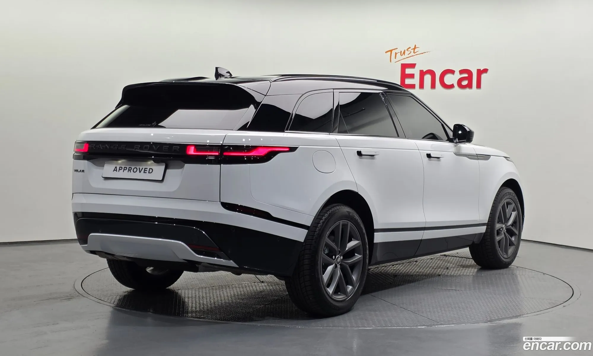 Land Rover Range Rover Velar 2025 SALYA2BX9TA822549 — 4