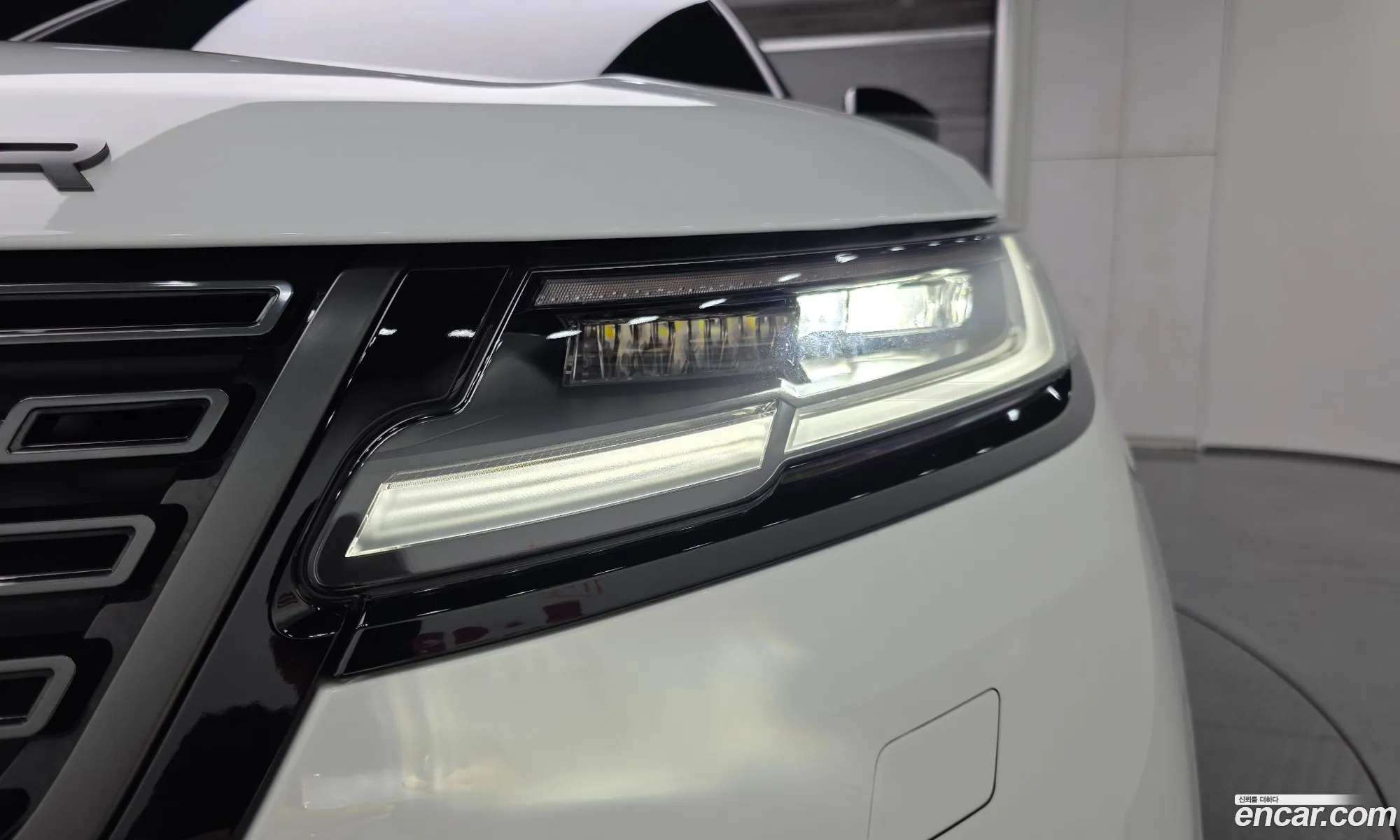 Land Rover Range Rover Velar 2025 SALYA2BX9TA822549 — 5