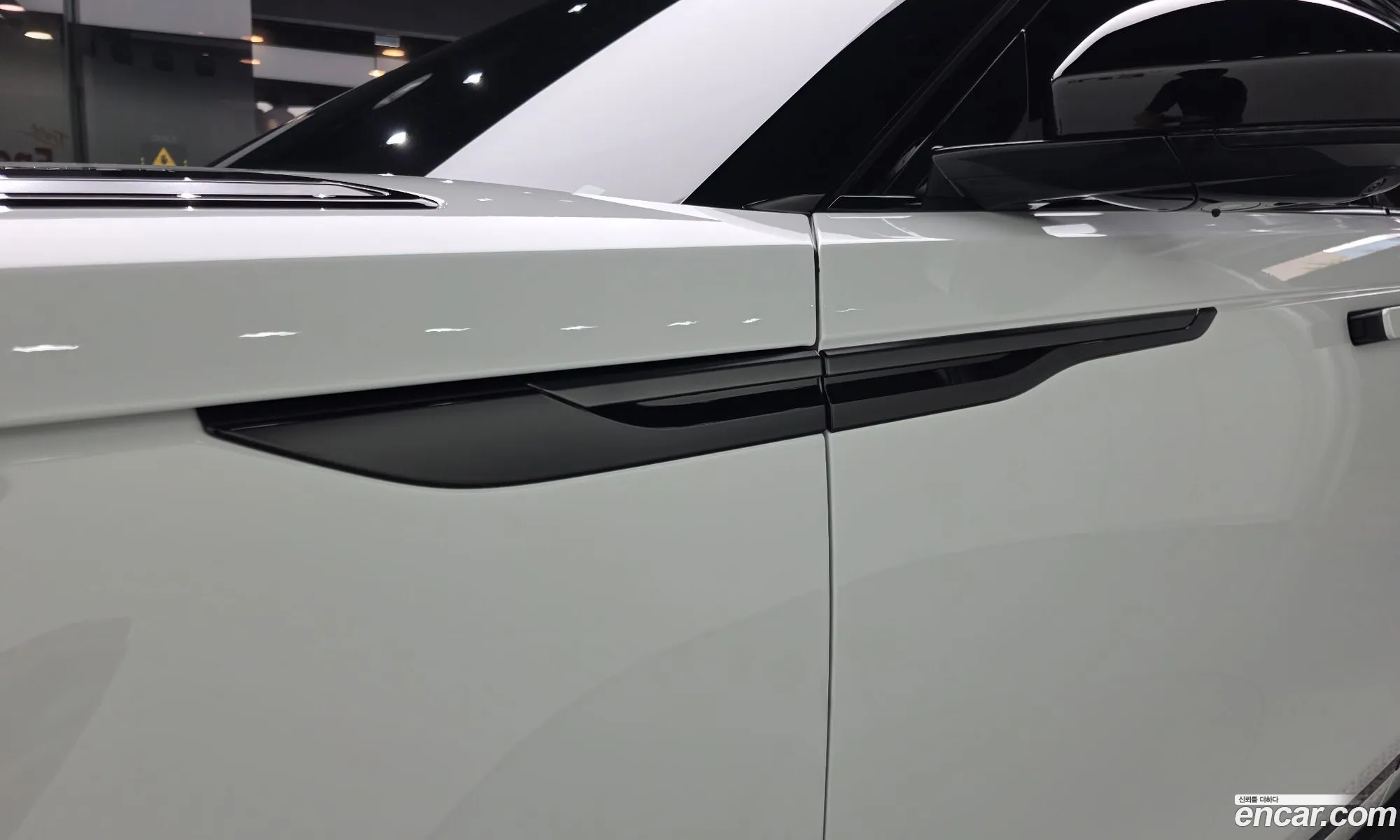 Land Rover Range Rover Velar 2025 SALYA2BX9TA822549 — 9