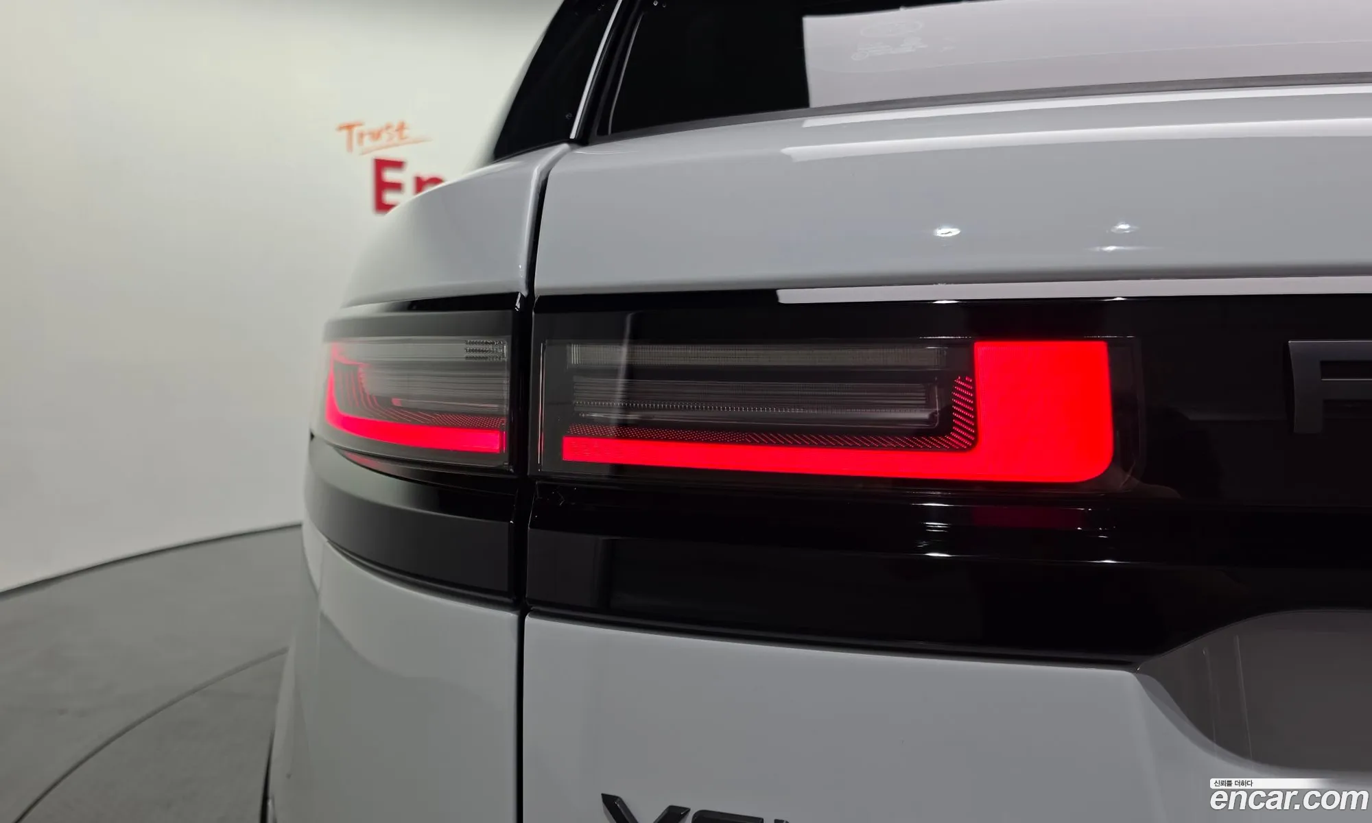 Land Rover Range Rover Velar 2025 SALYA2BX9TA822549 — 18