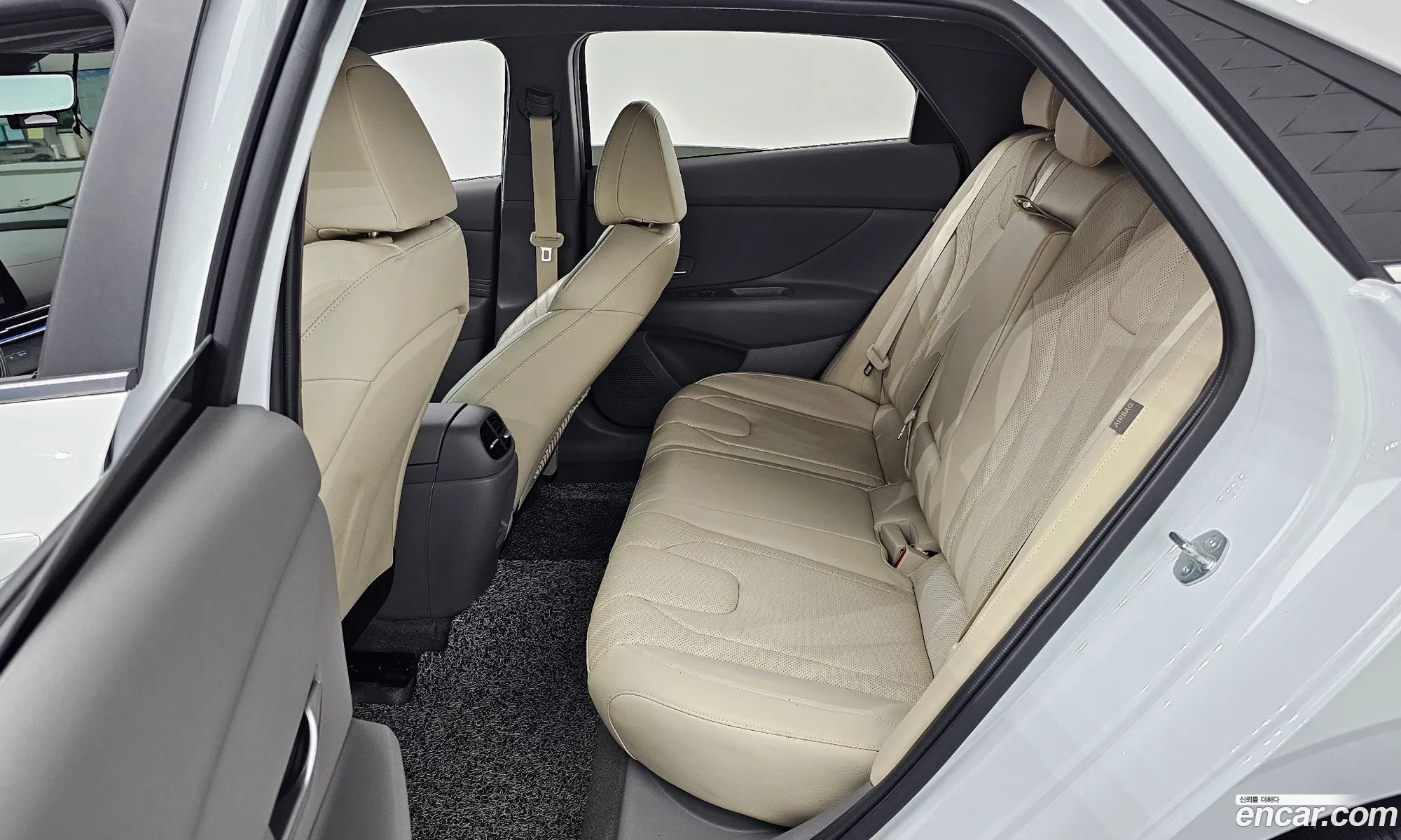 Hyundai Elantra 2023 — 19