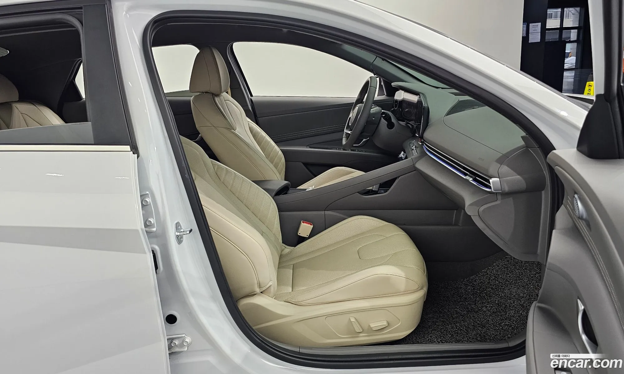 Hyundai Elantra 2023 — 20