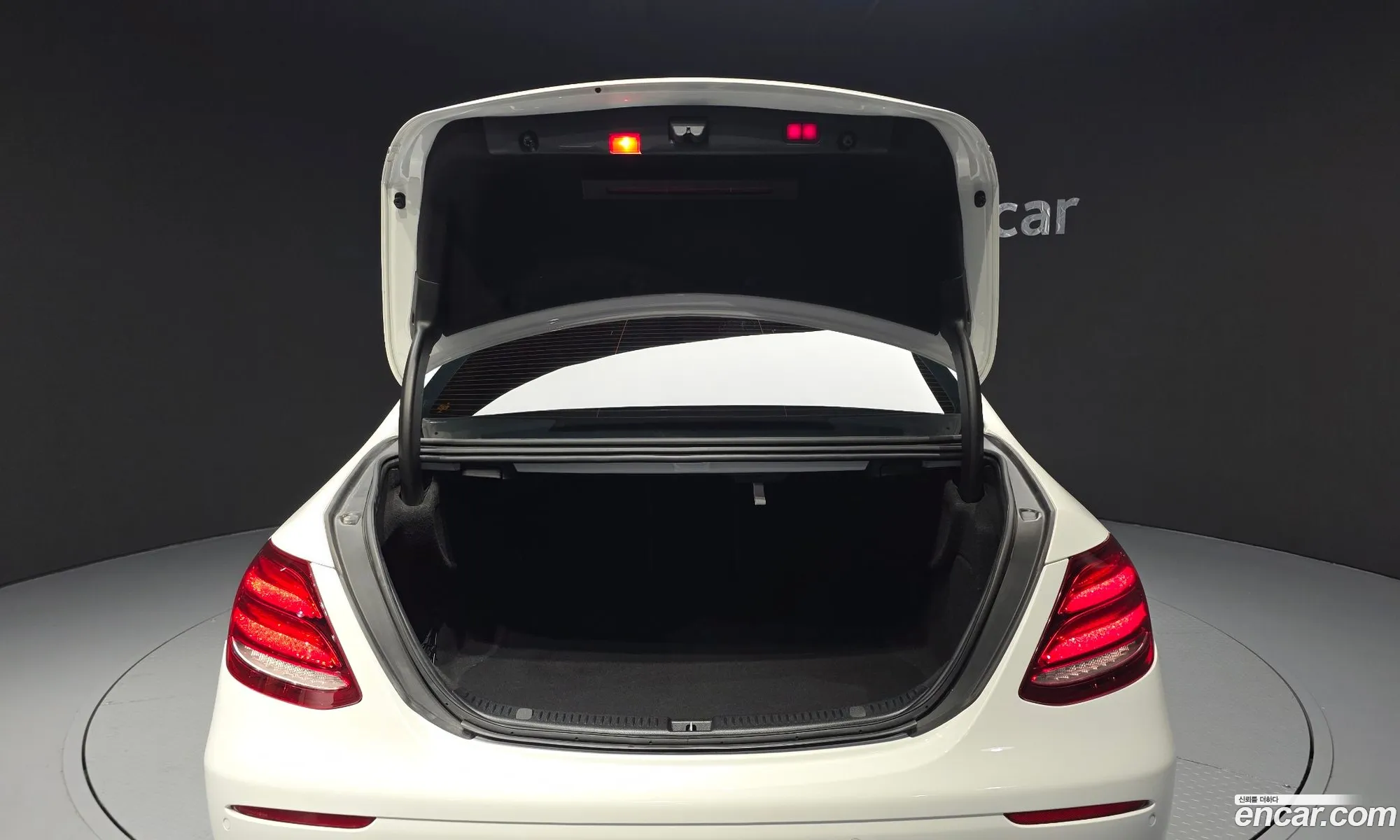 Mercedes-Benz E-Class W213 2018 WDDZF4KB2JA484766 — 37