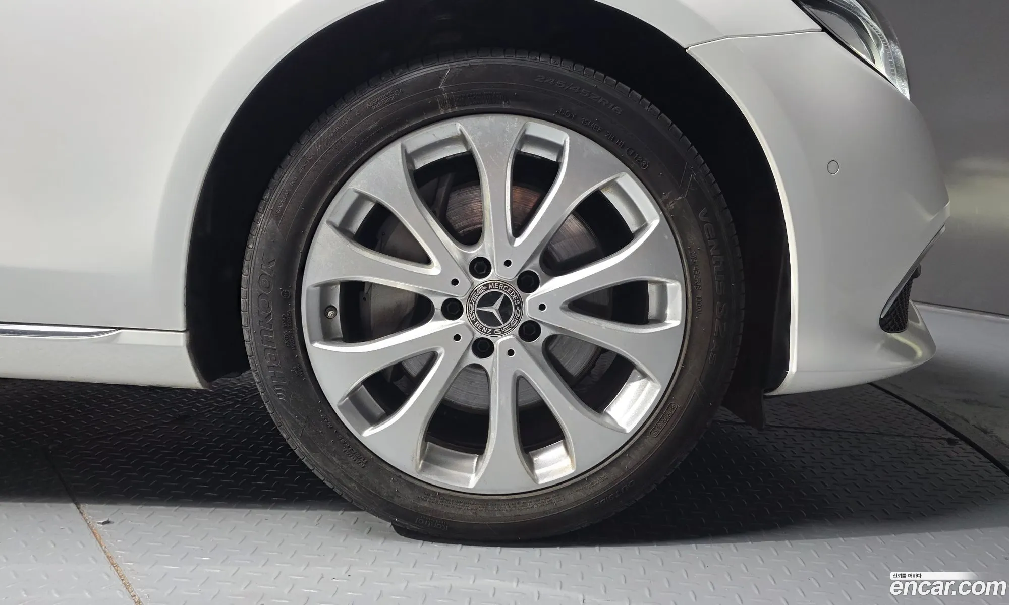 Mercedes-Benz E-Class W213 2018 WDDZF4KB2JA484766 — 28