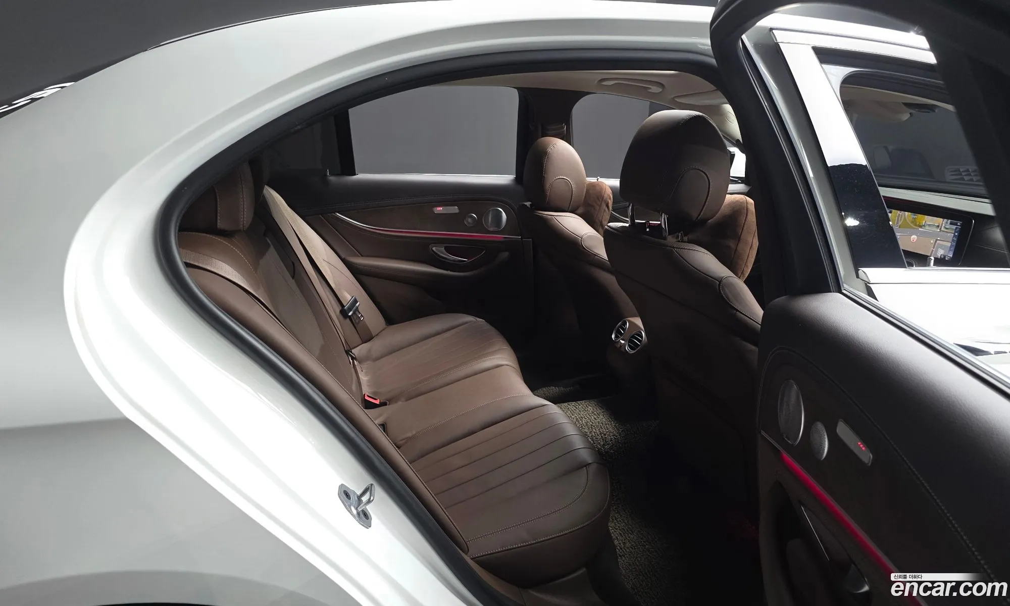 Mercedes-Benz E-Class W213 2018 WDDZF4KB2JA484766 — 33