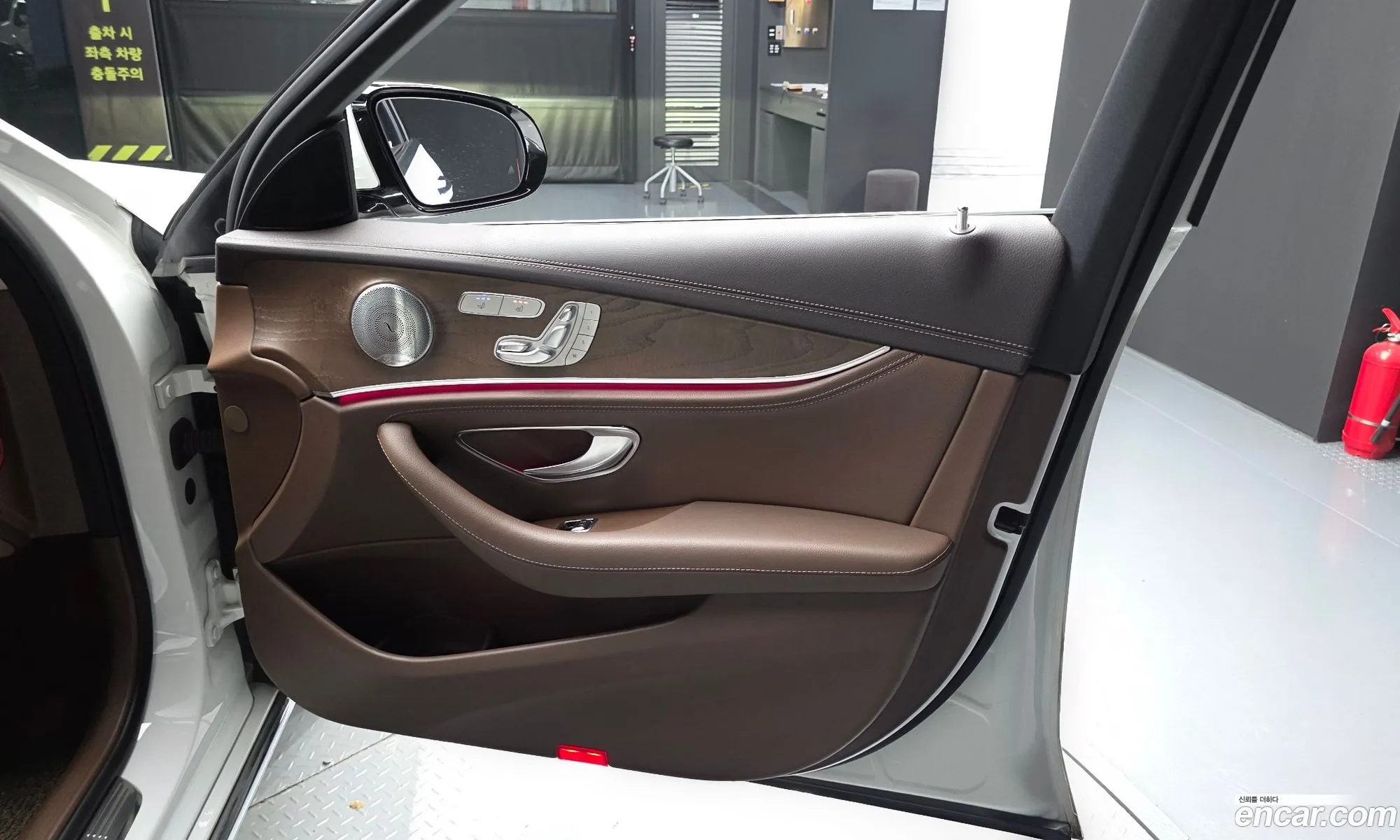 Mercedes-Benz E-Class W213 2018 WDDZF4KB2JA484766 — 30