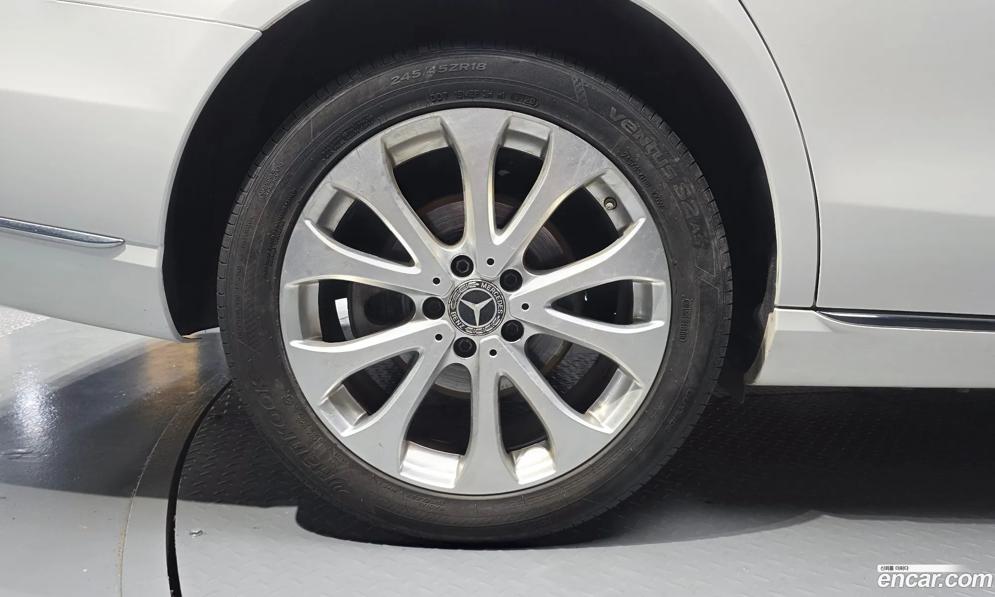 Mercedes-Benz E-Class W213 2018 WDDZF4KB2JA484766 — 16