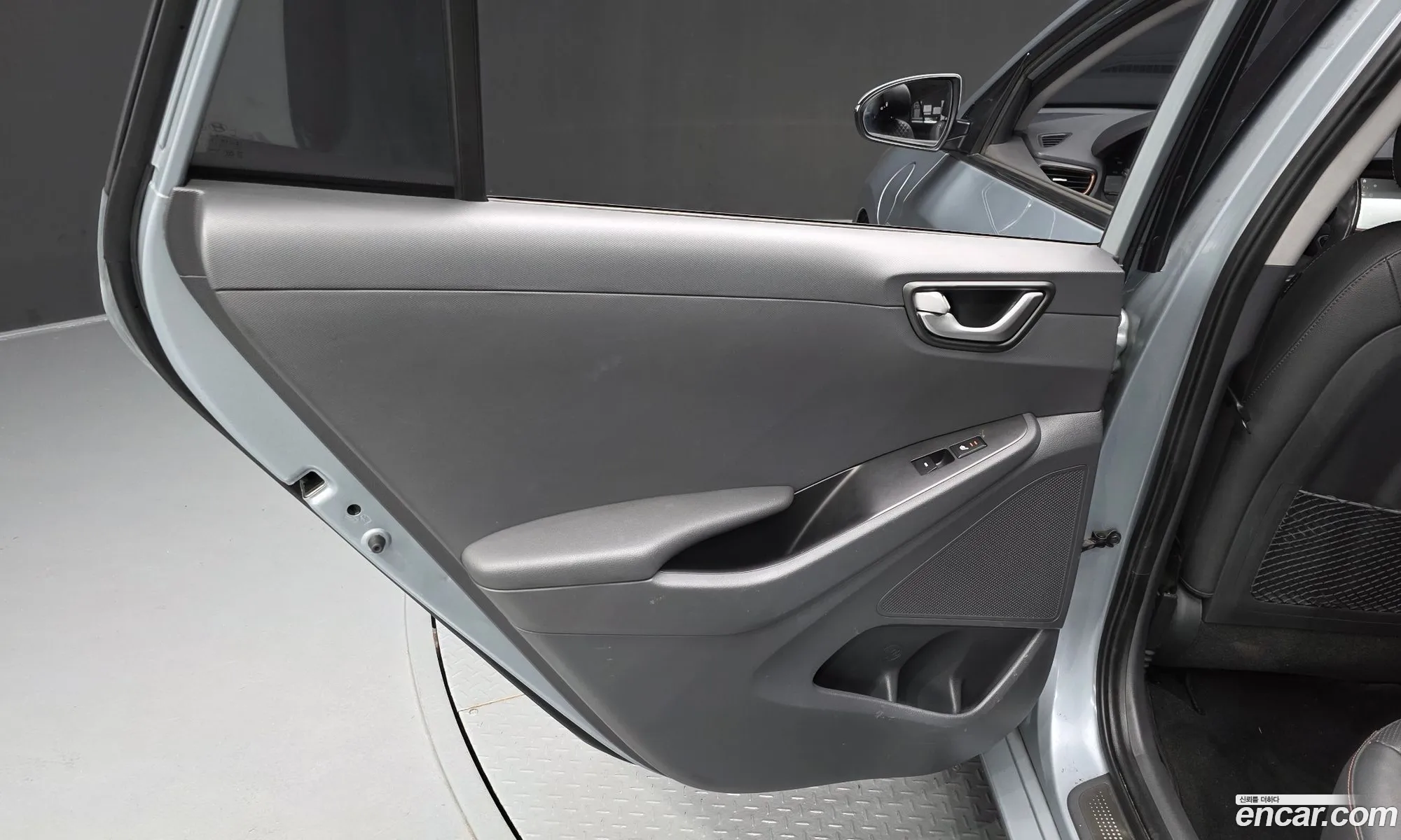 Hyundai Ioniq Electric 2016 — 14
