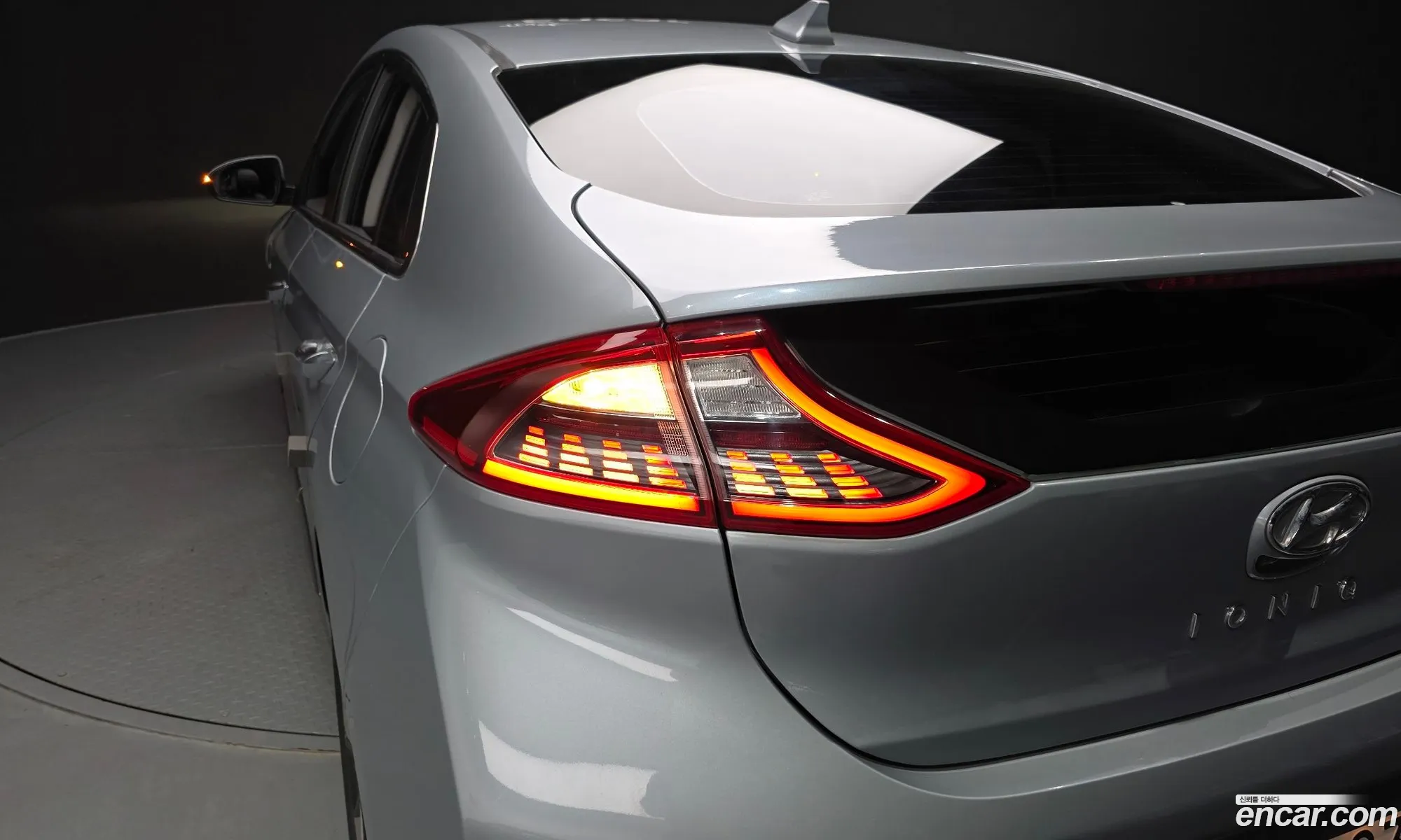 Hyundai Ioniq Electric 2016 — 16