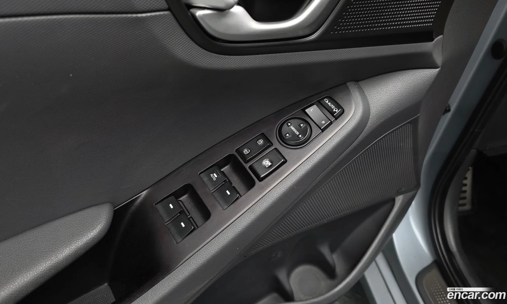 Hyundai Ioniq Electric 2016 — 15