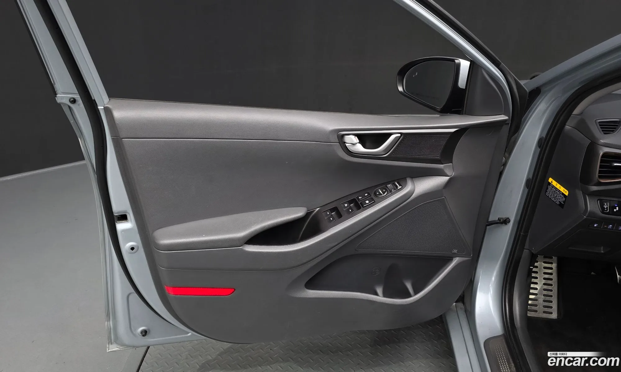 Hyundai Ioniq Electric 2016 — 27