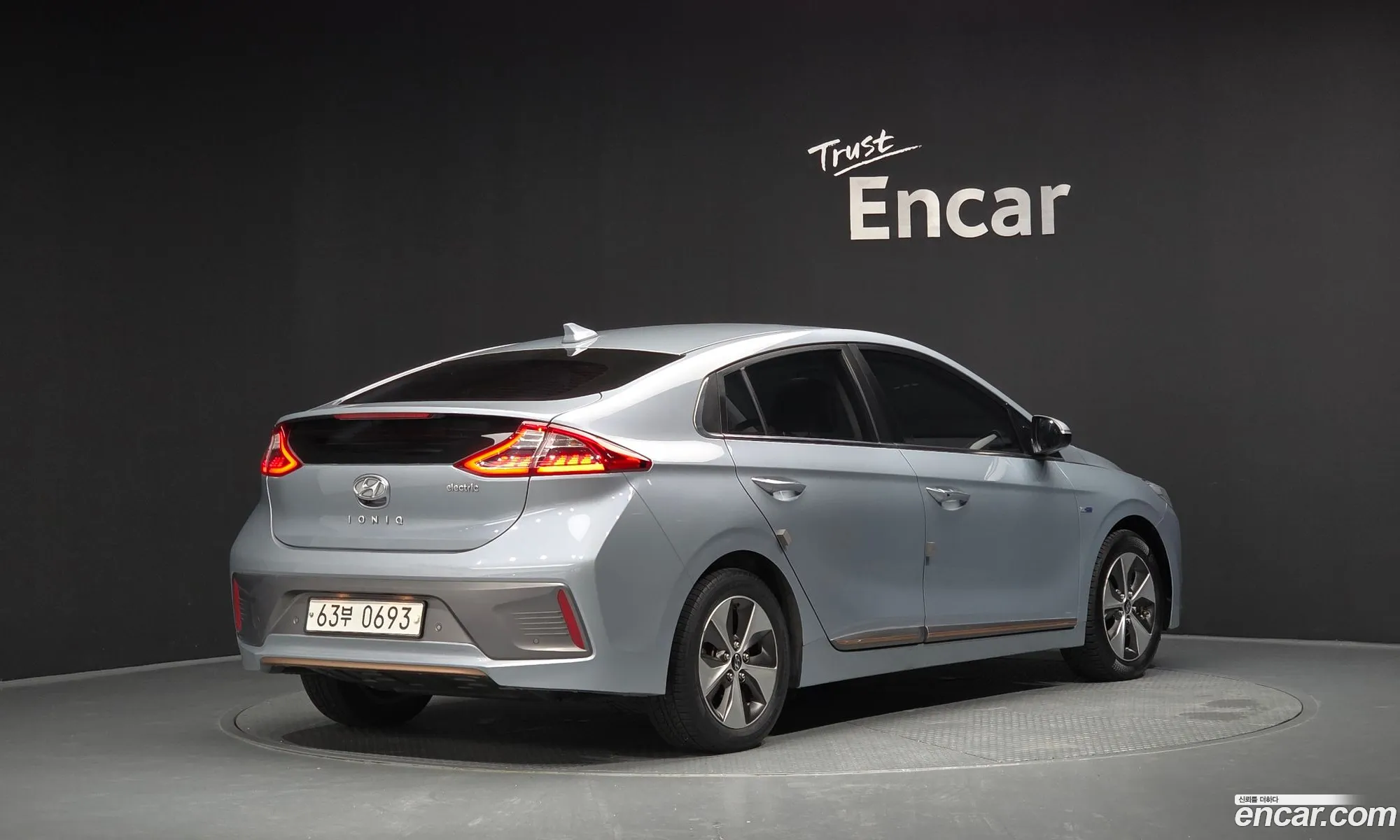 Hyundai Ioniq Electric 2016 — 3