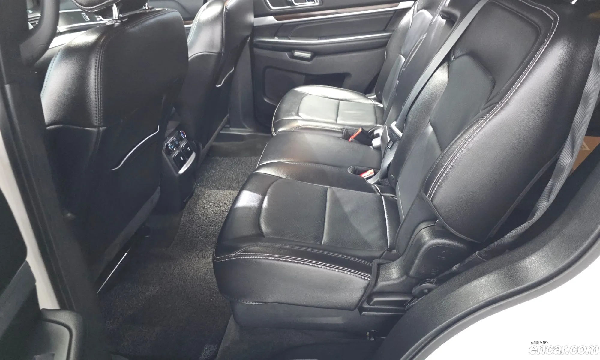 Ford Explorer 2018 1FM5K8FH8JGA48944 — 3