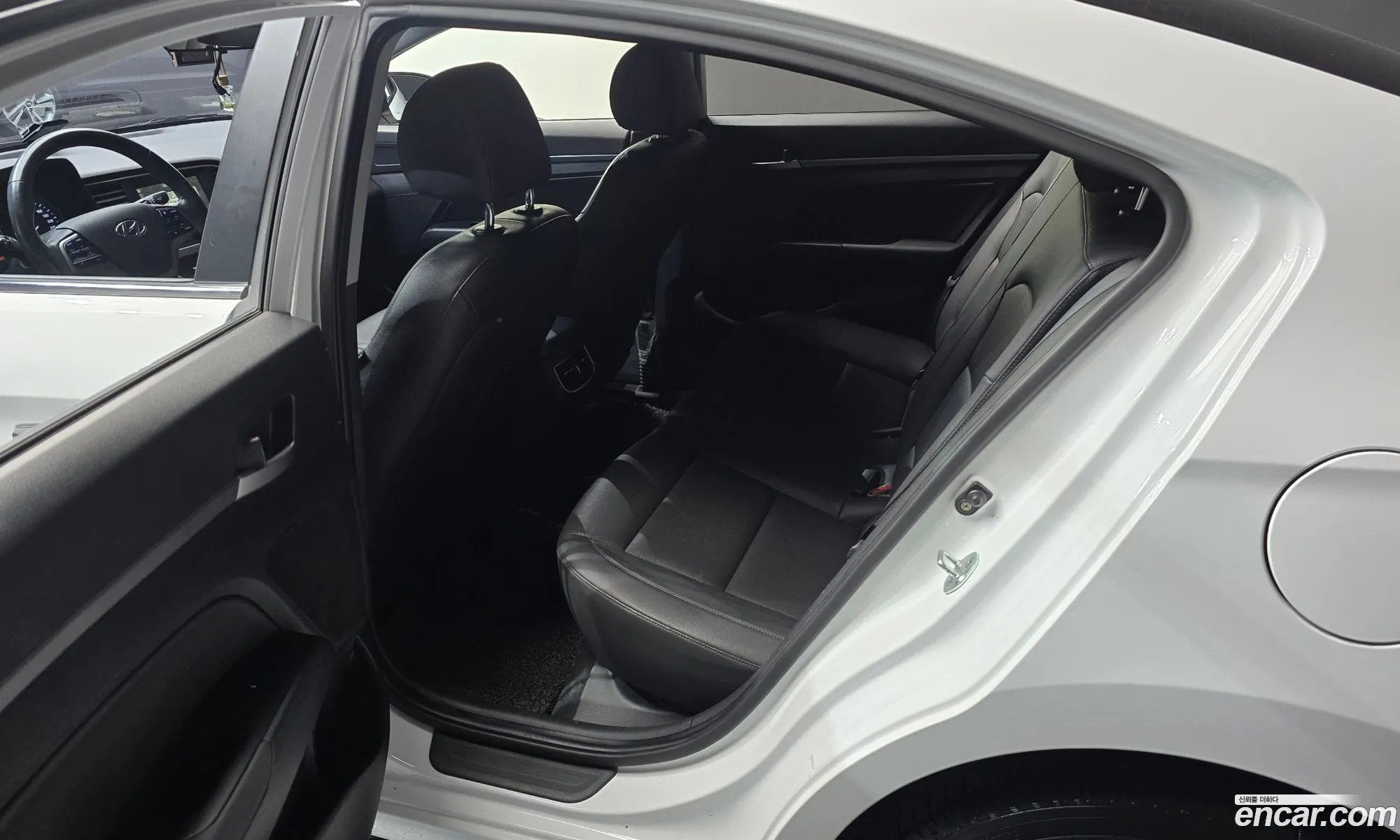 Hyundai Elantra AD 2016 — 15