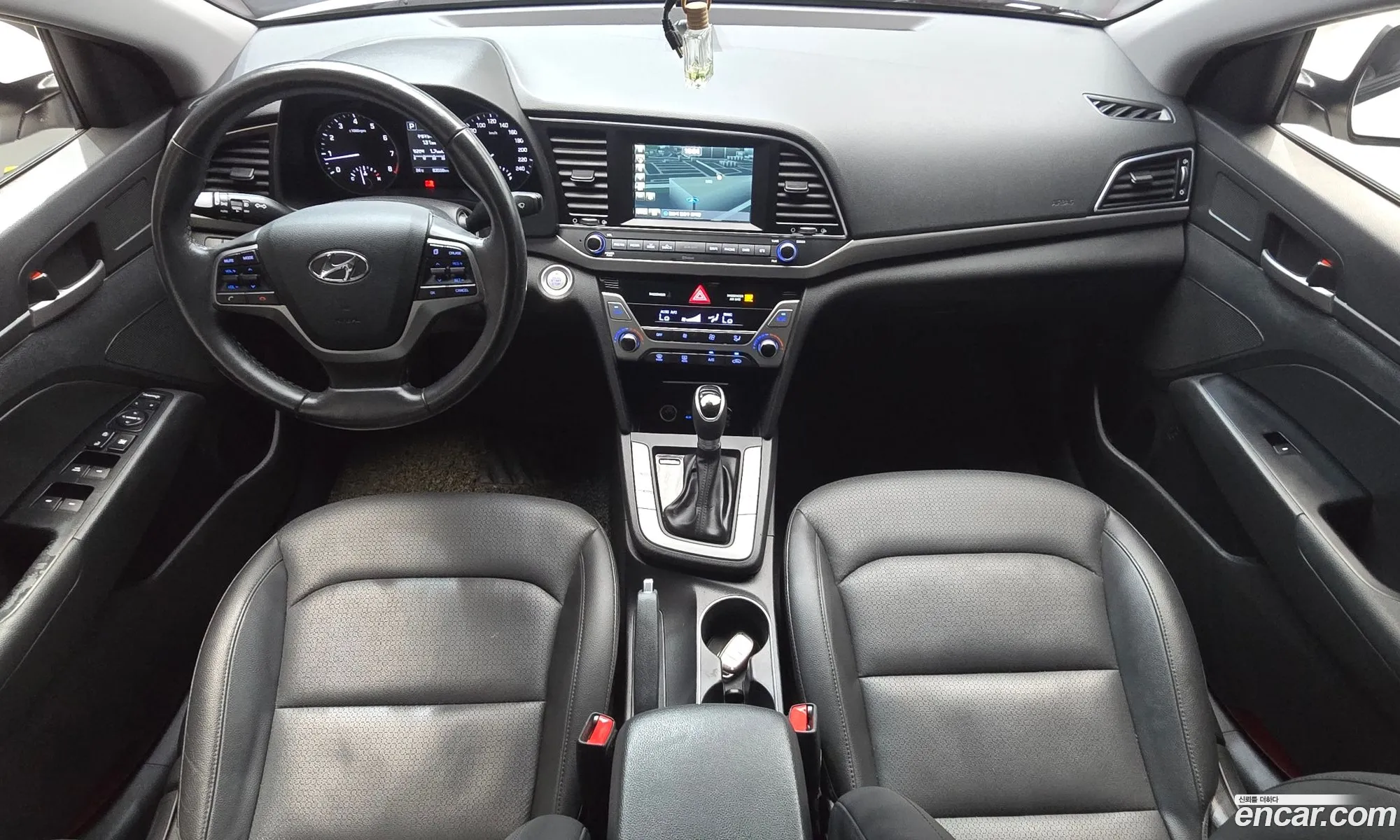 Hyundai Elantra AD 2016 — 10