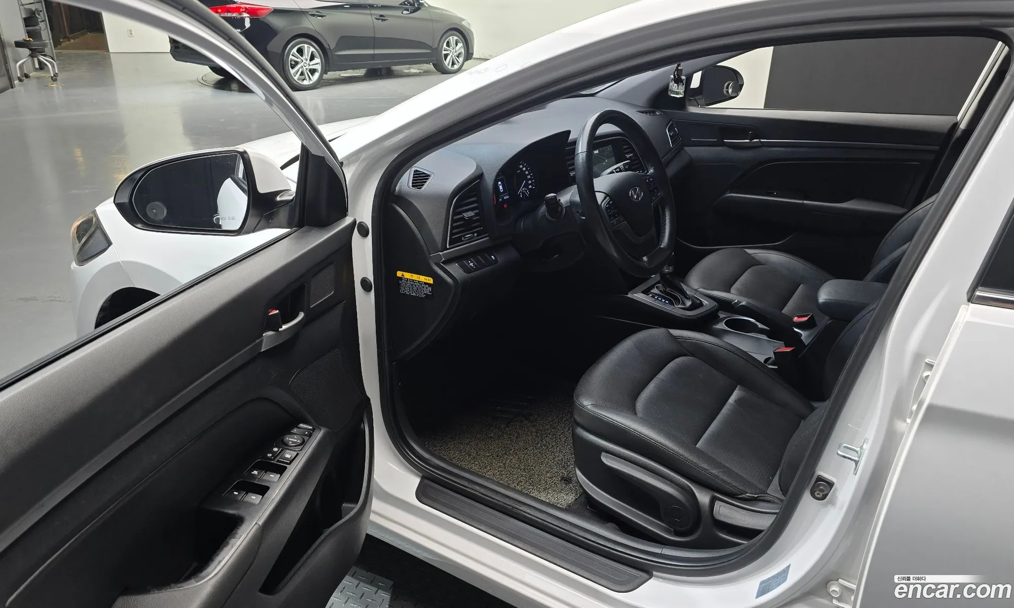 Hyundai Elantra AD 2016 — 11