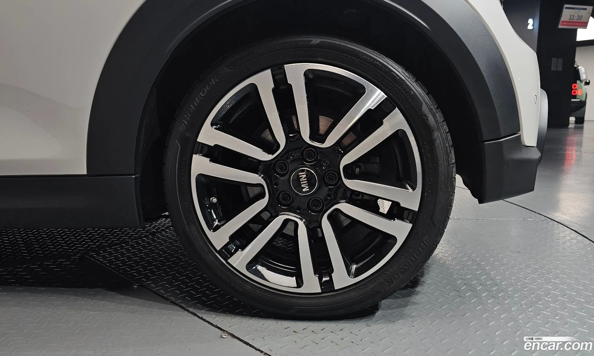 Mini Cooper S 2023 WMW61DH0XR2U43810 — 26