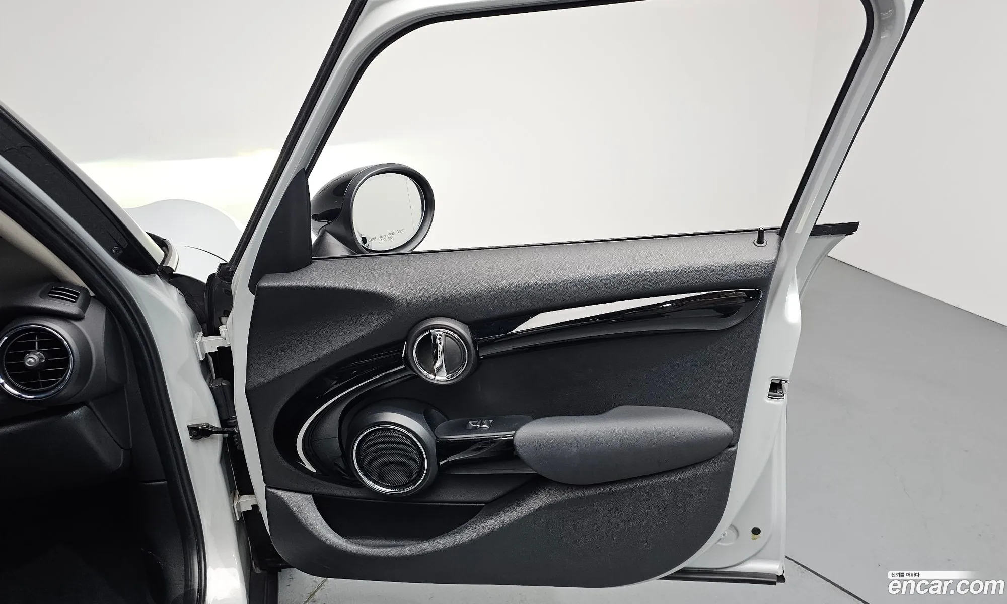 Mini Cooper 2016 WMWXU1106G2A93080 — 28