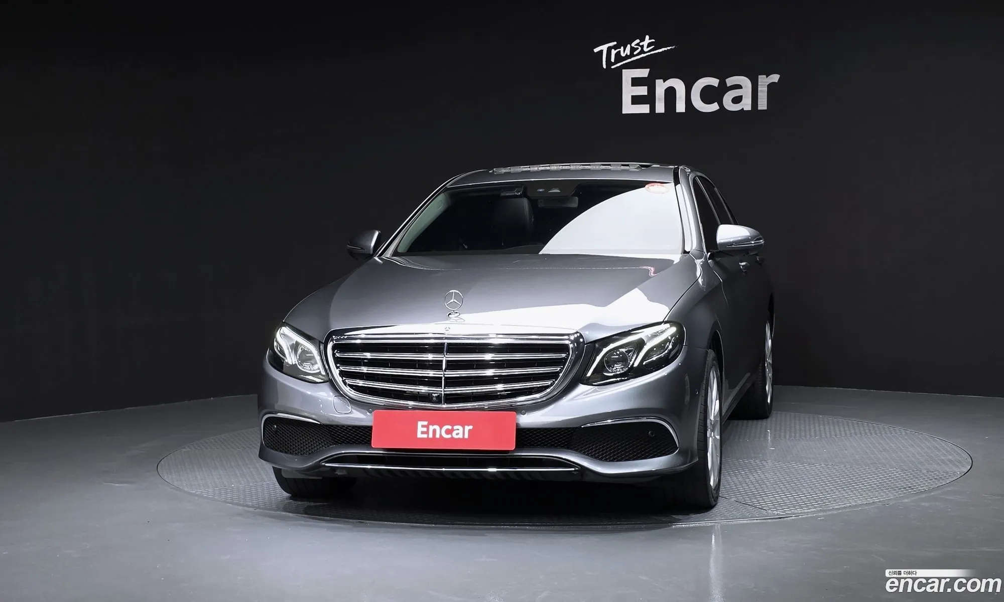 Mercedes-Benz E-Class W213 2017 WDDZF4KB2JA312320 — 2