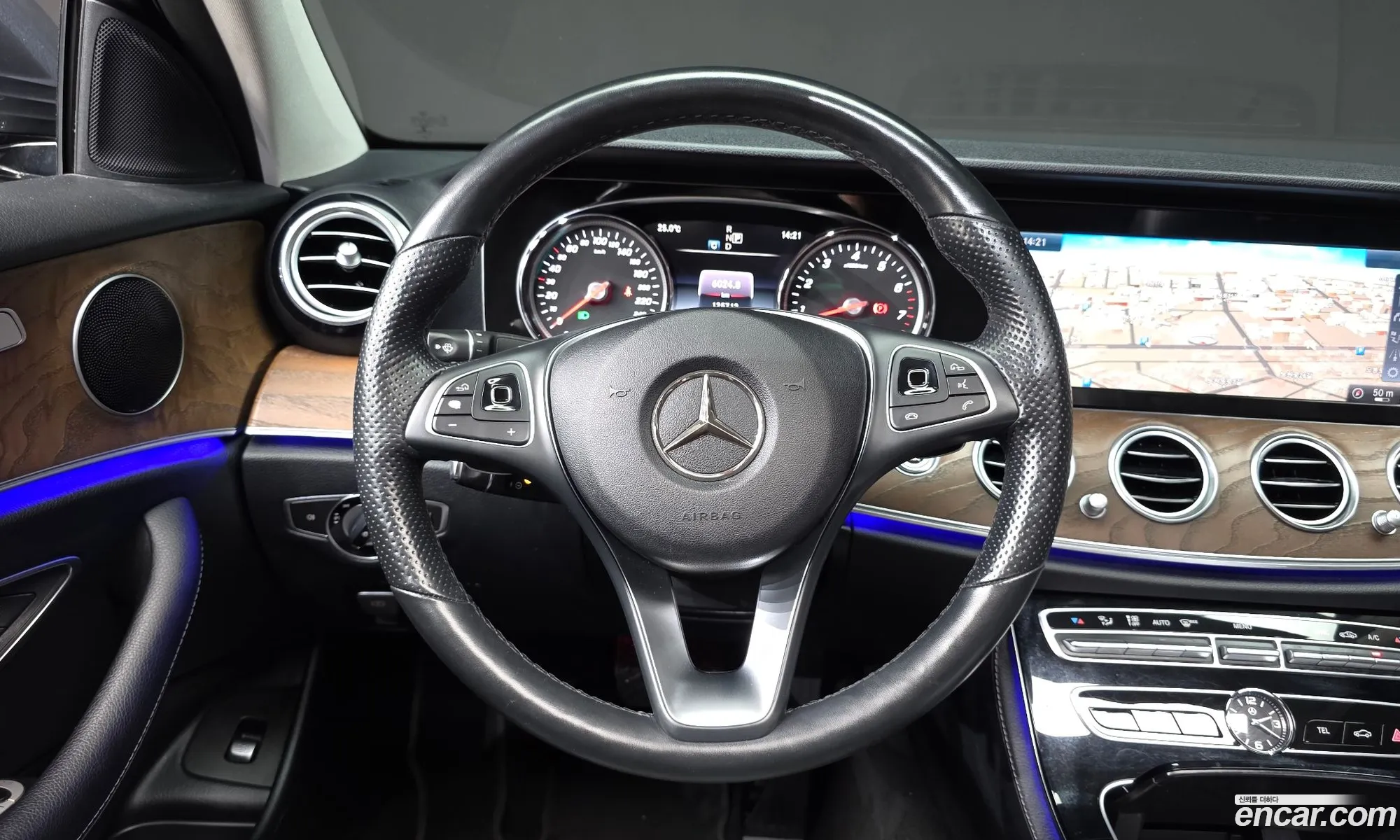 Mercedes-Benz E-Class W213 2017 WDDZF4KB2JA312320 — 13