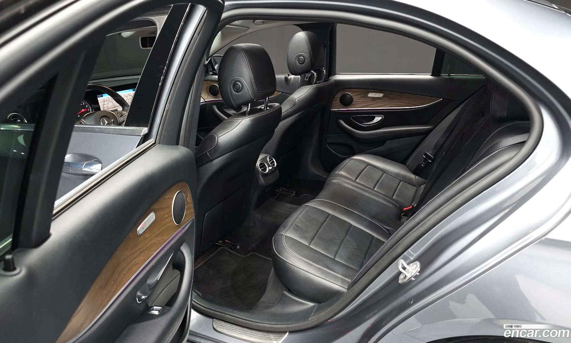 Mercedes-Benz E-Class W213 2017 WDDZF4KB2JA312320 — 10