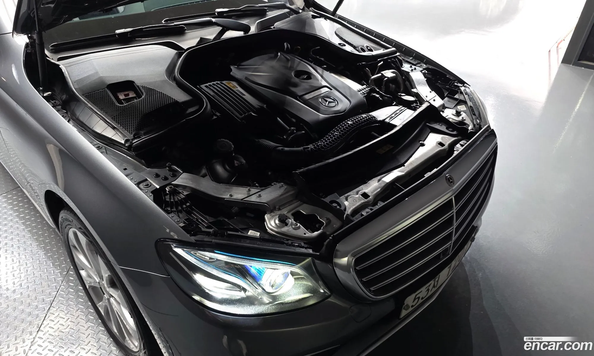 Mercedes-Benz E-Class W213 2017 WDDZF4KB2JA312320 — 12