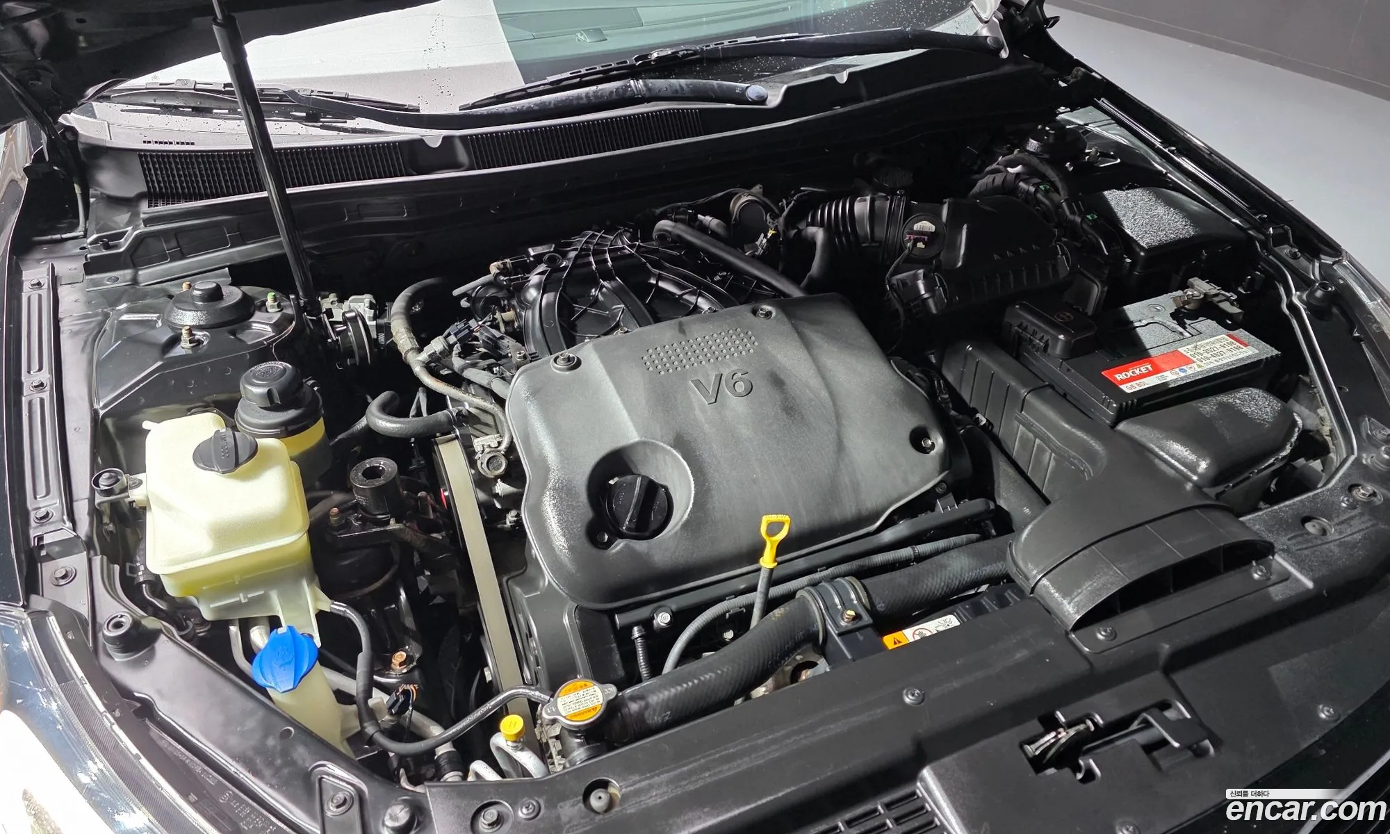 Kia K7 2010 KNALM412BBA050375 — 19